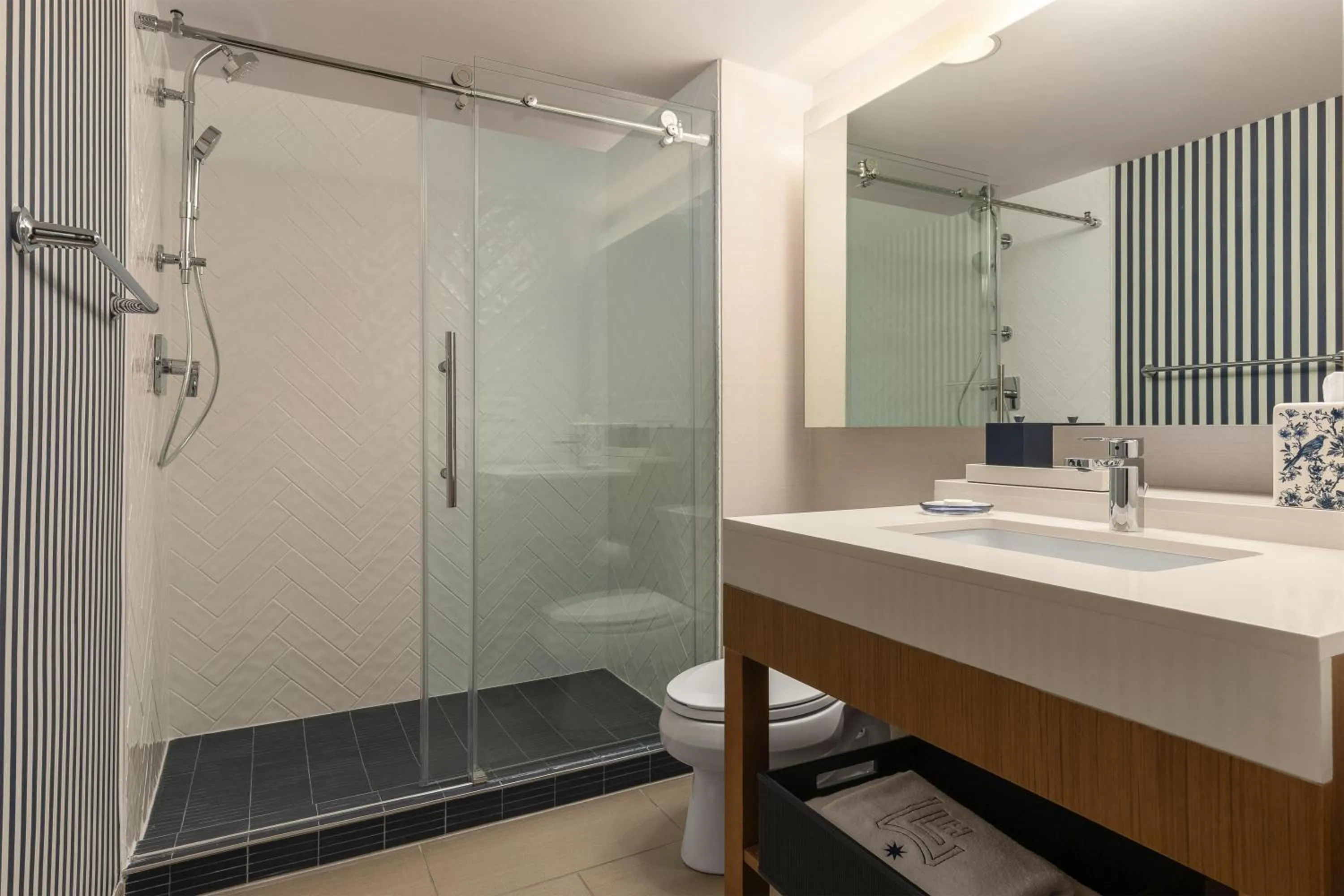 Bathroom in Hyatt Place Charleston - Historic District