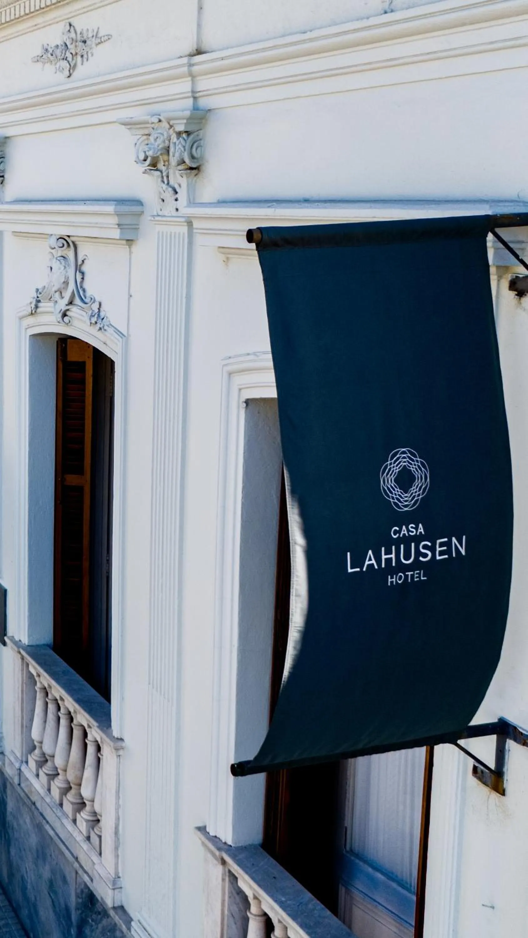 Facade/entrance in Casa Lahusen