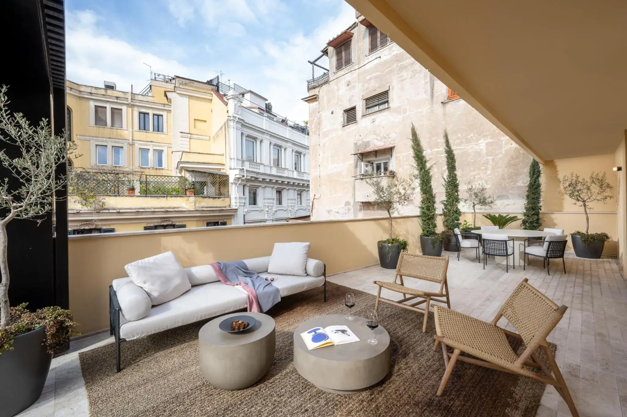 One Bedroom Apartment with Big Terrace in master Trevi One Bedroom Apartment with Big Terrace in master Trevi