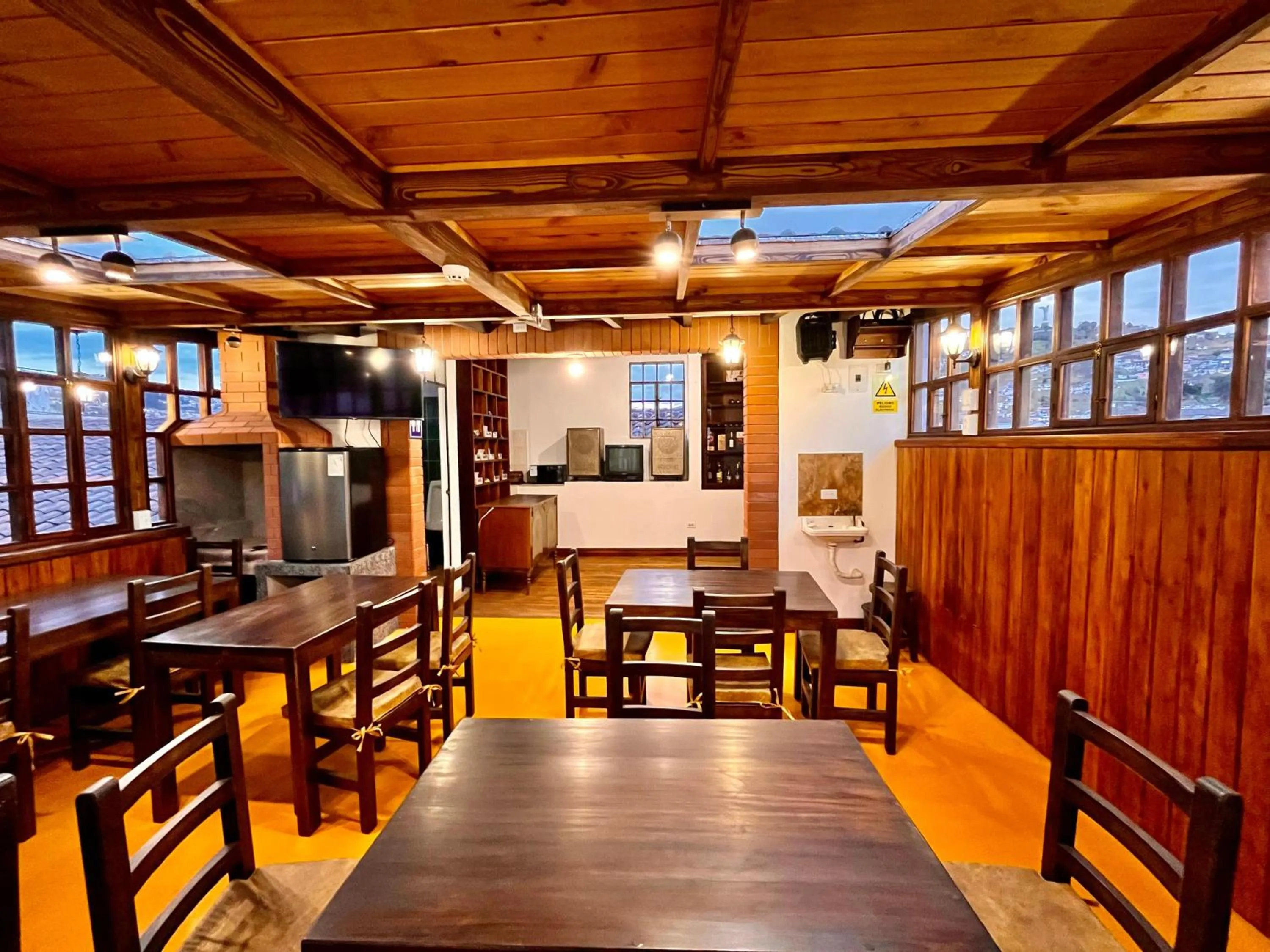 Communal lounge/ TV room in Apart Hotel Loma Chica Quito