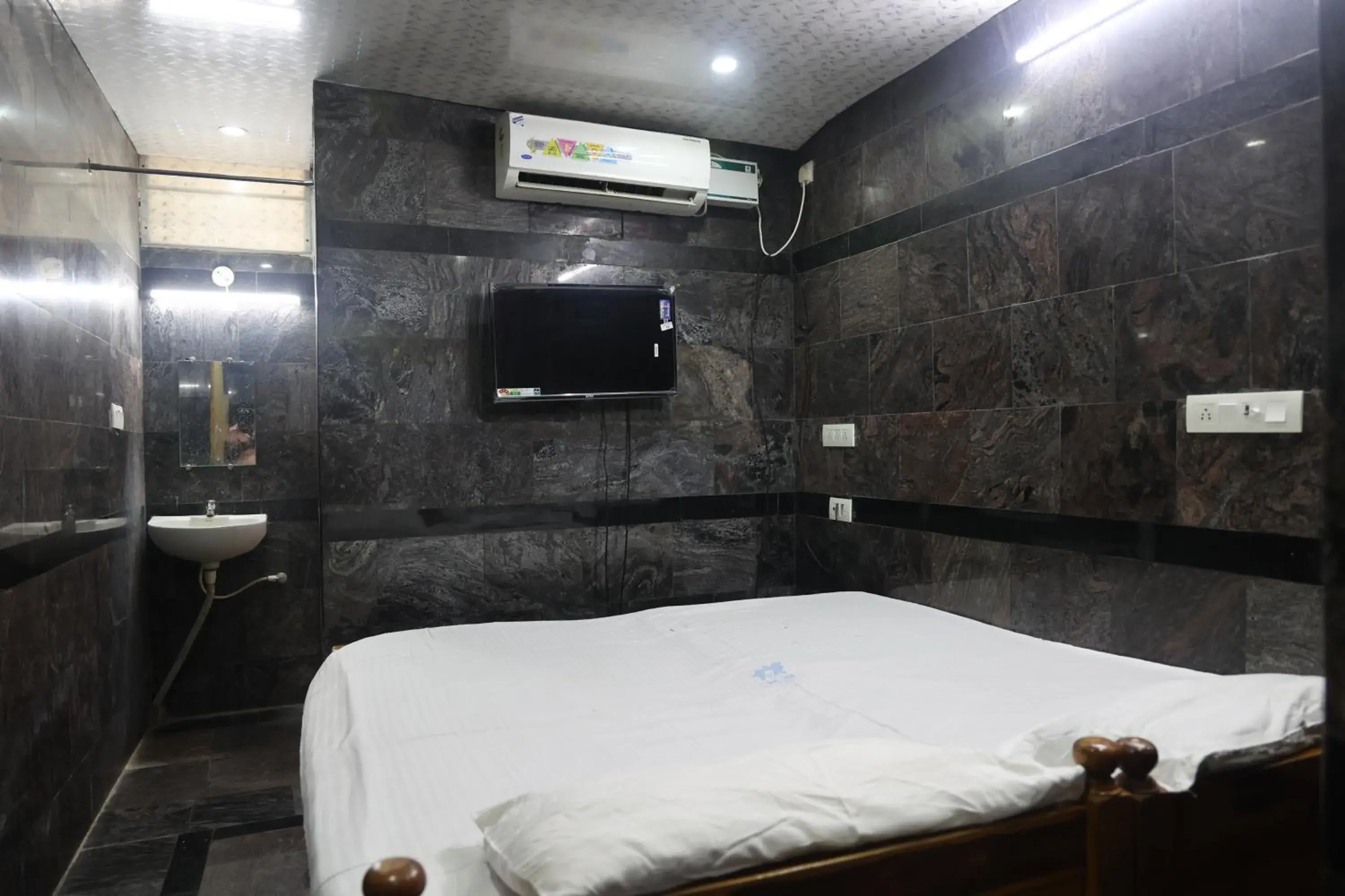 Deluxe Double Room in Kala Ressidency Deluxe Double Room in Kala Ressidency