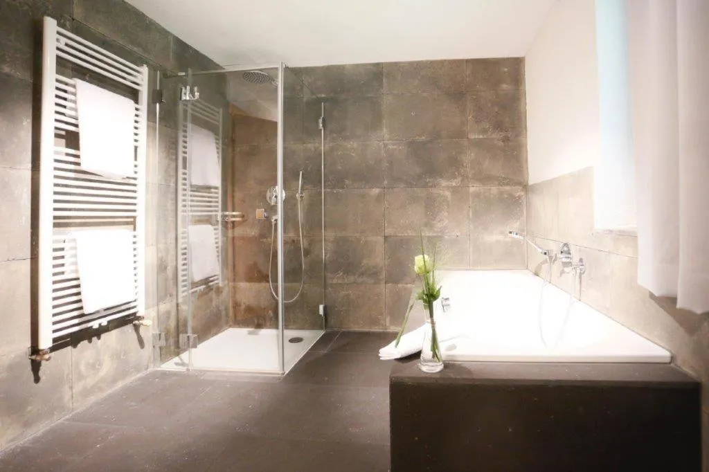 Bathroom in Hotel Beverly Hill
