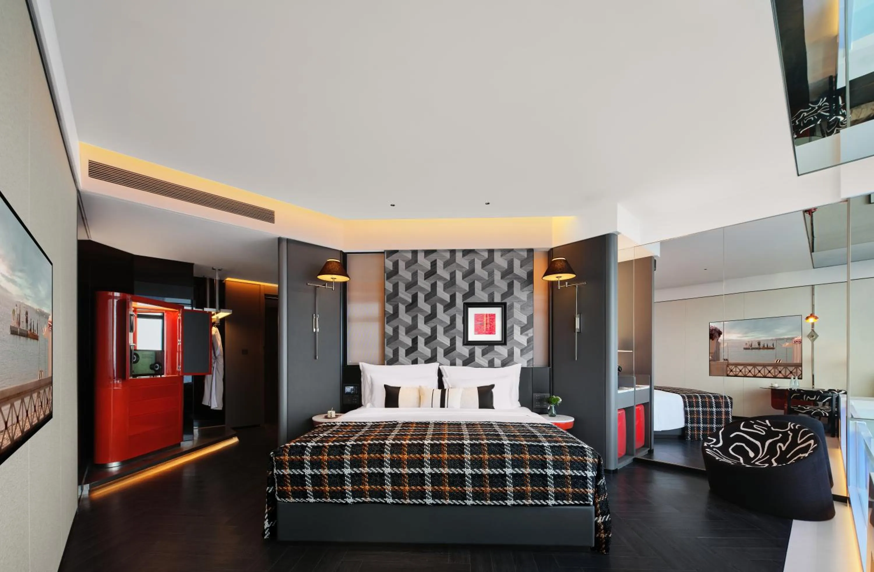 Photo of the whole room, Bed in ISEYA Panoramic Hotel Changsha Wuyi Square Flagship