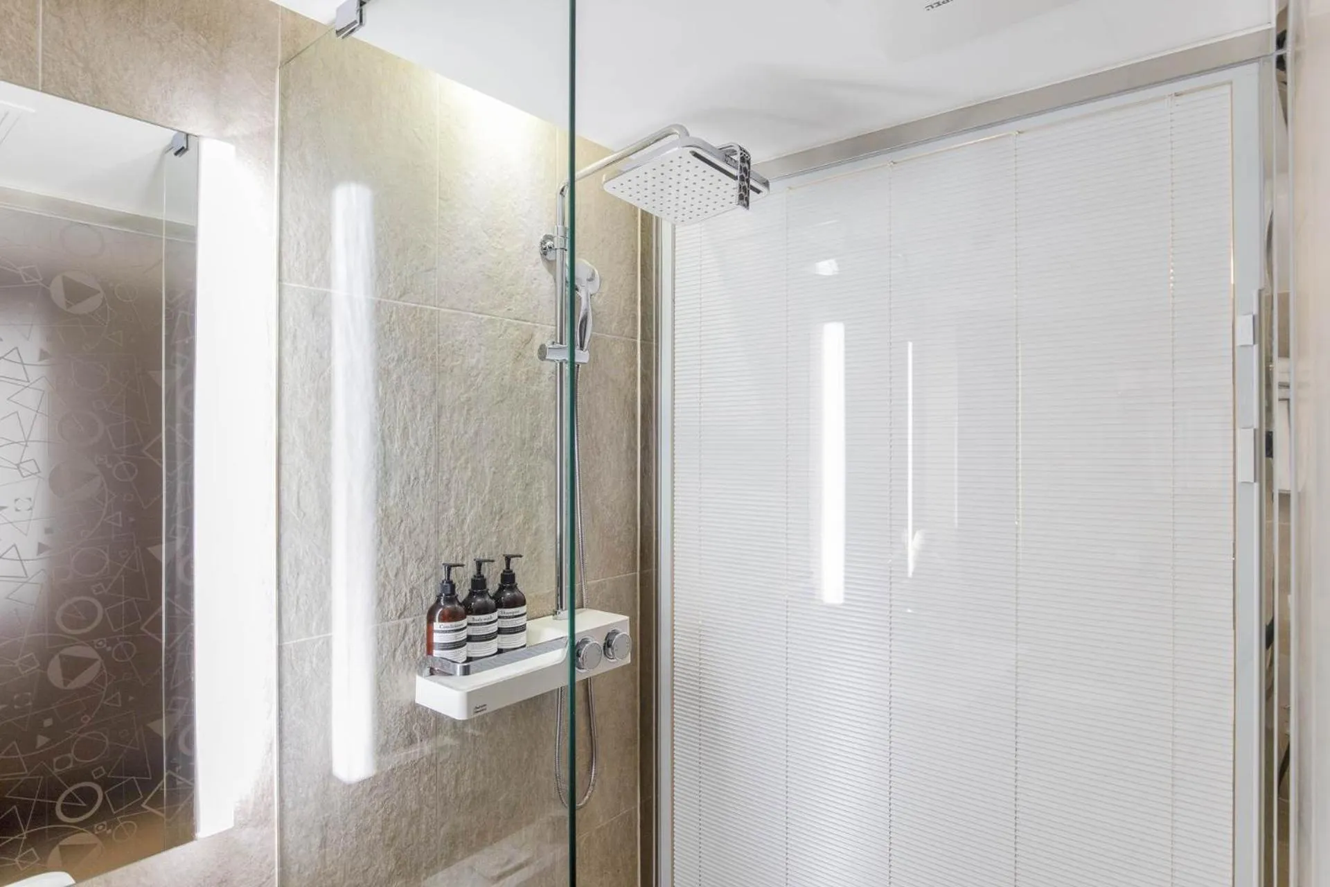 Shower in Hotel Elora