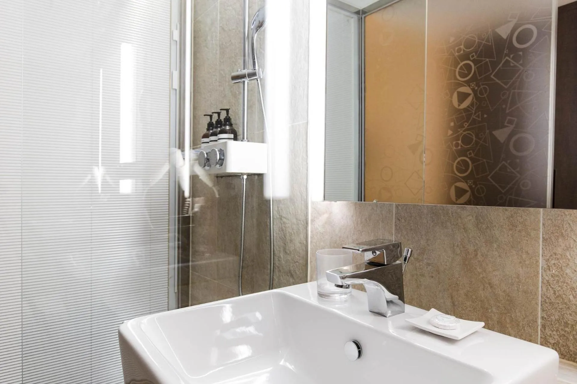 Shower in Hotel Elora