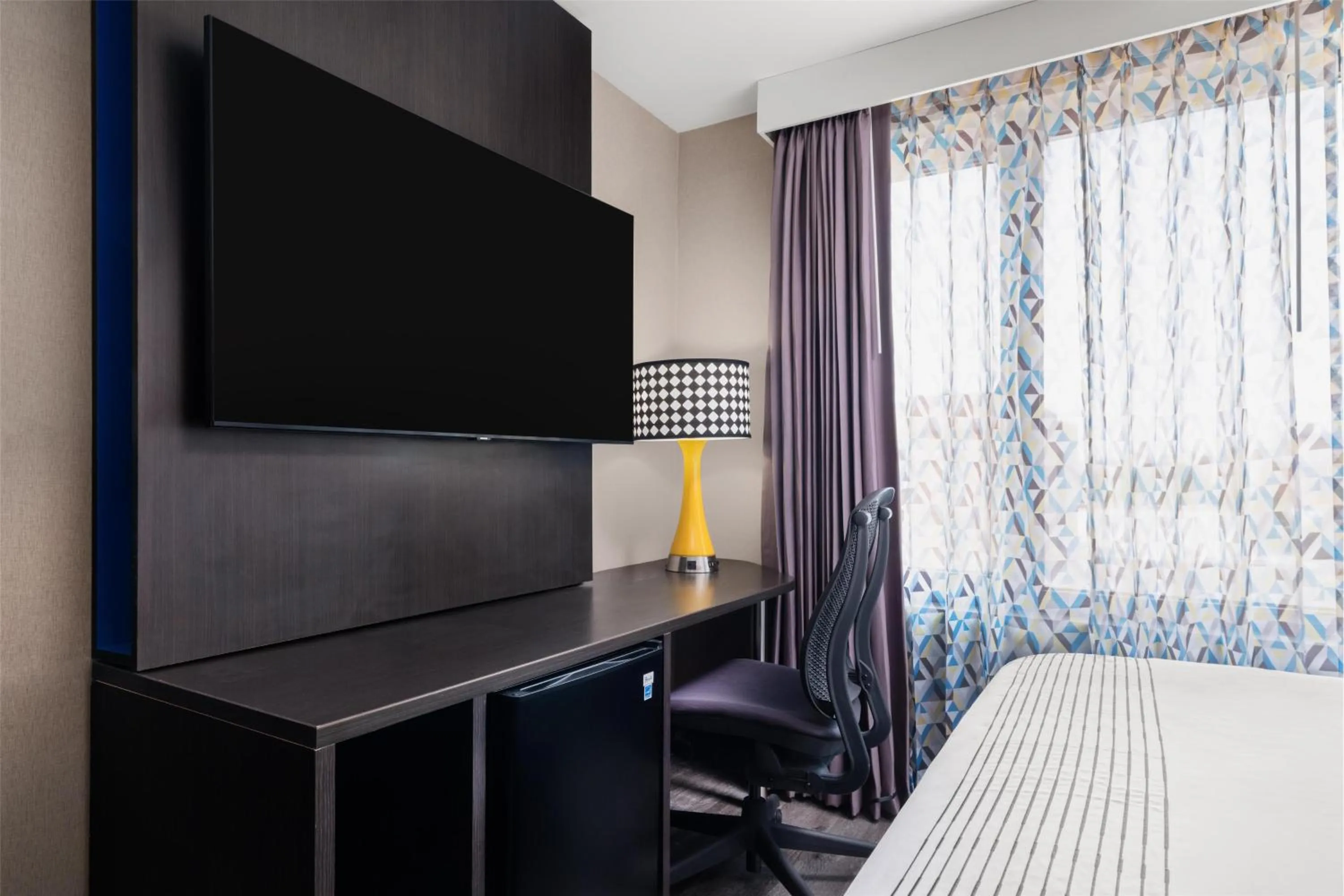 Bedroom, Bed in GLō Best Western Bronx NYC