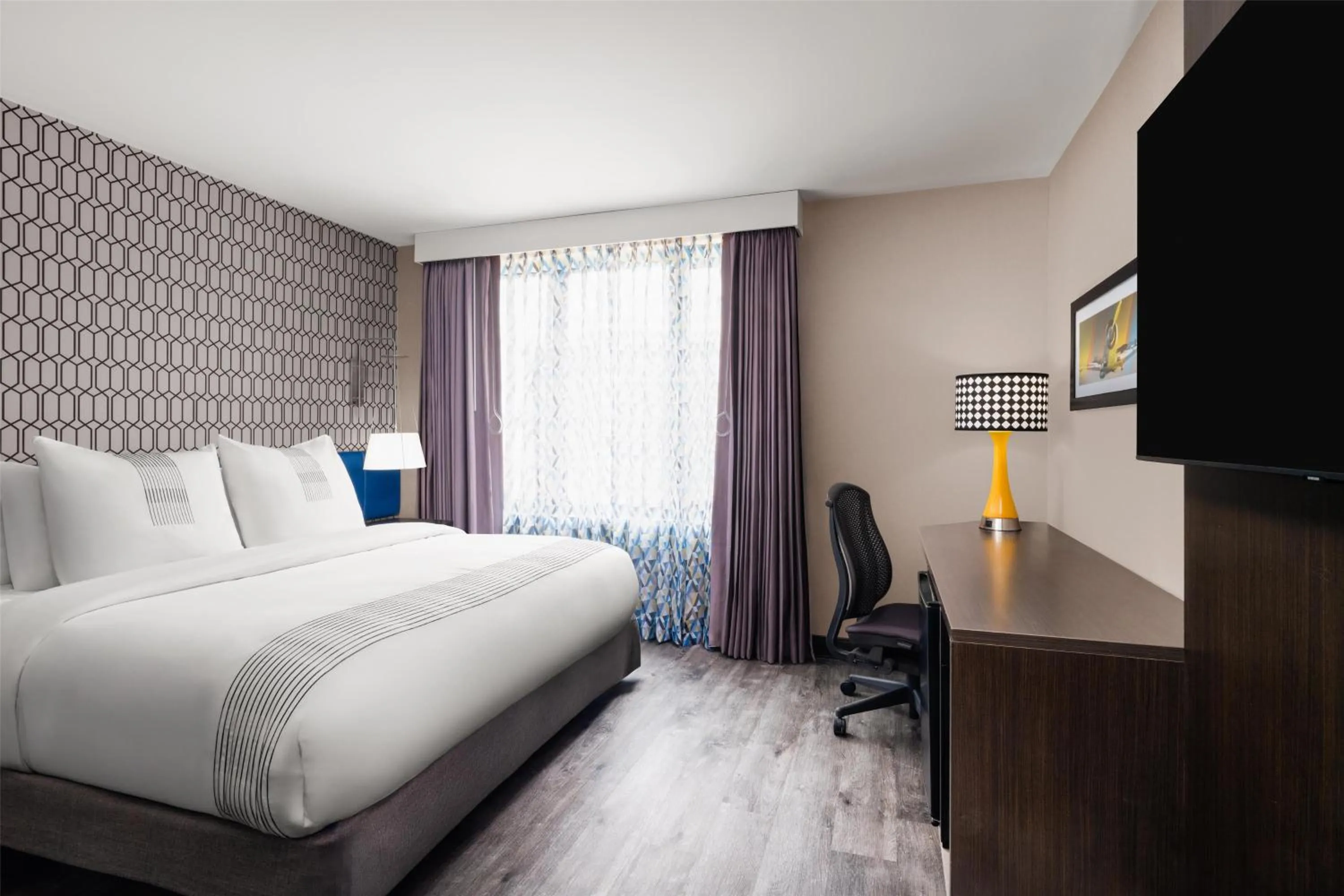 Bedroom, Bed in GLō Best Western Bronx NYC