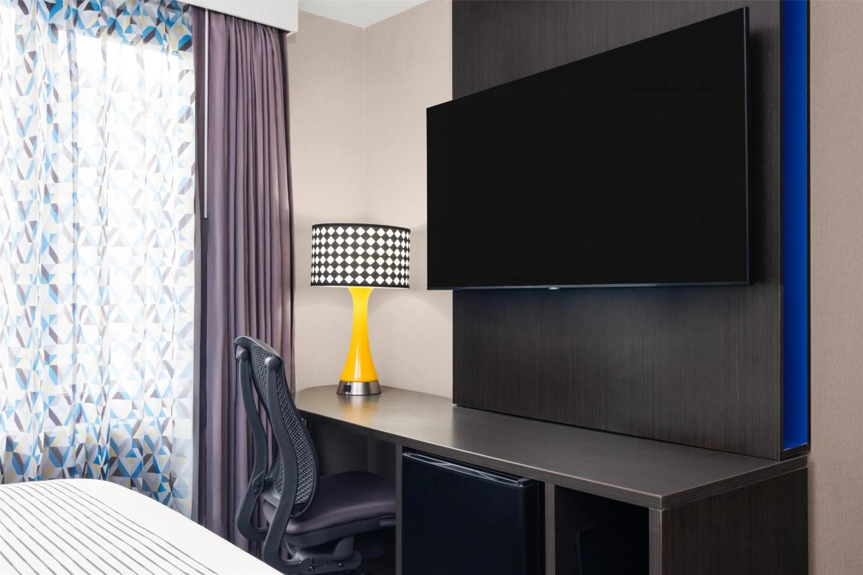 Bedroom, Bed in GLō Best Western Bronx NYC