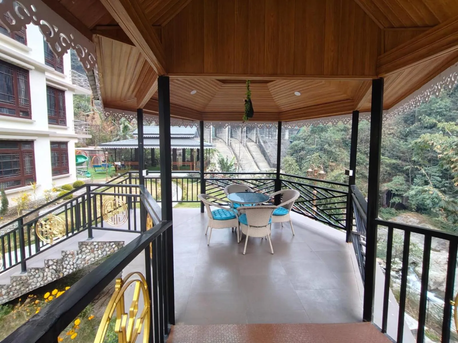 Living room in Nature's Nest Resort