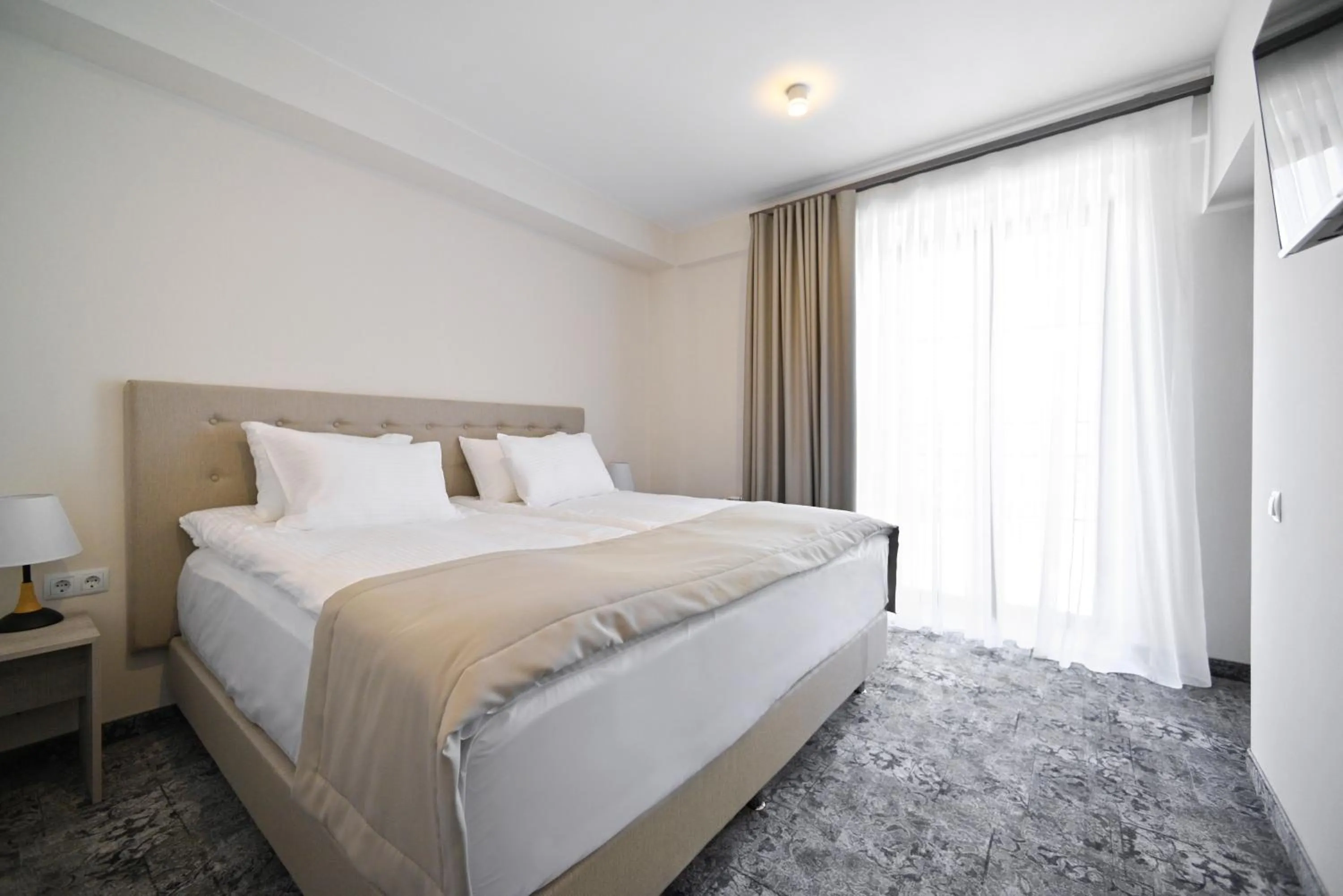 Bed in Stonehenge Hotel & Restaurant