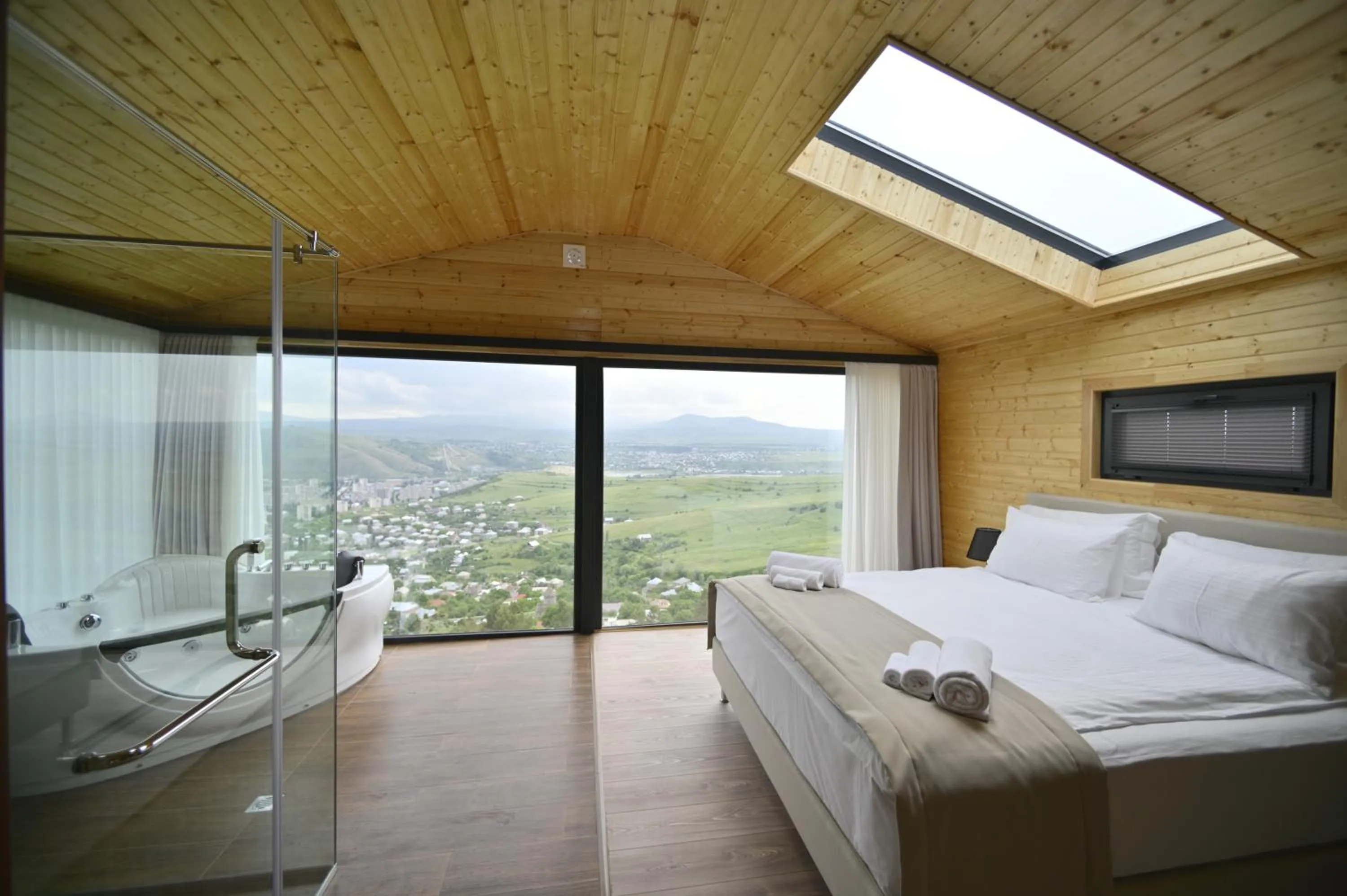 Bed in Stonehenge Hotel & Restaurant
