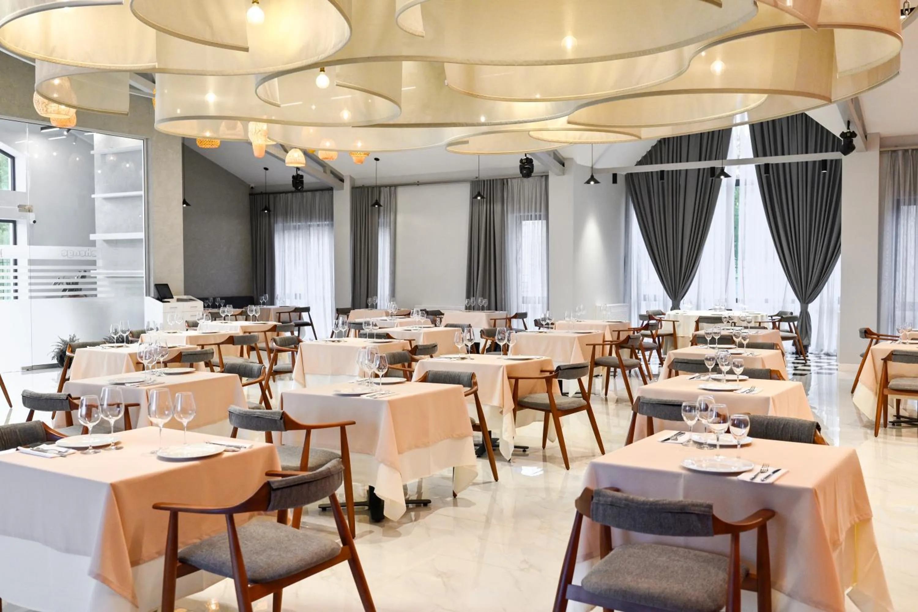 Restaurant/places to eat in Stonehenge Hotel & Restaurant