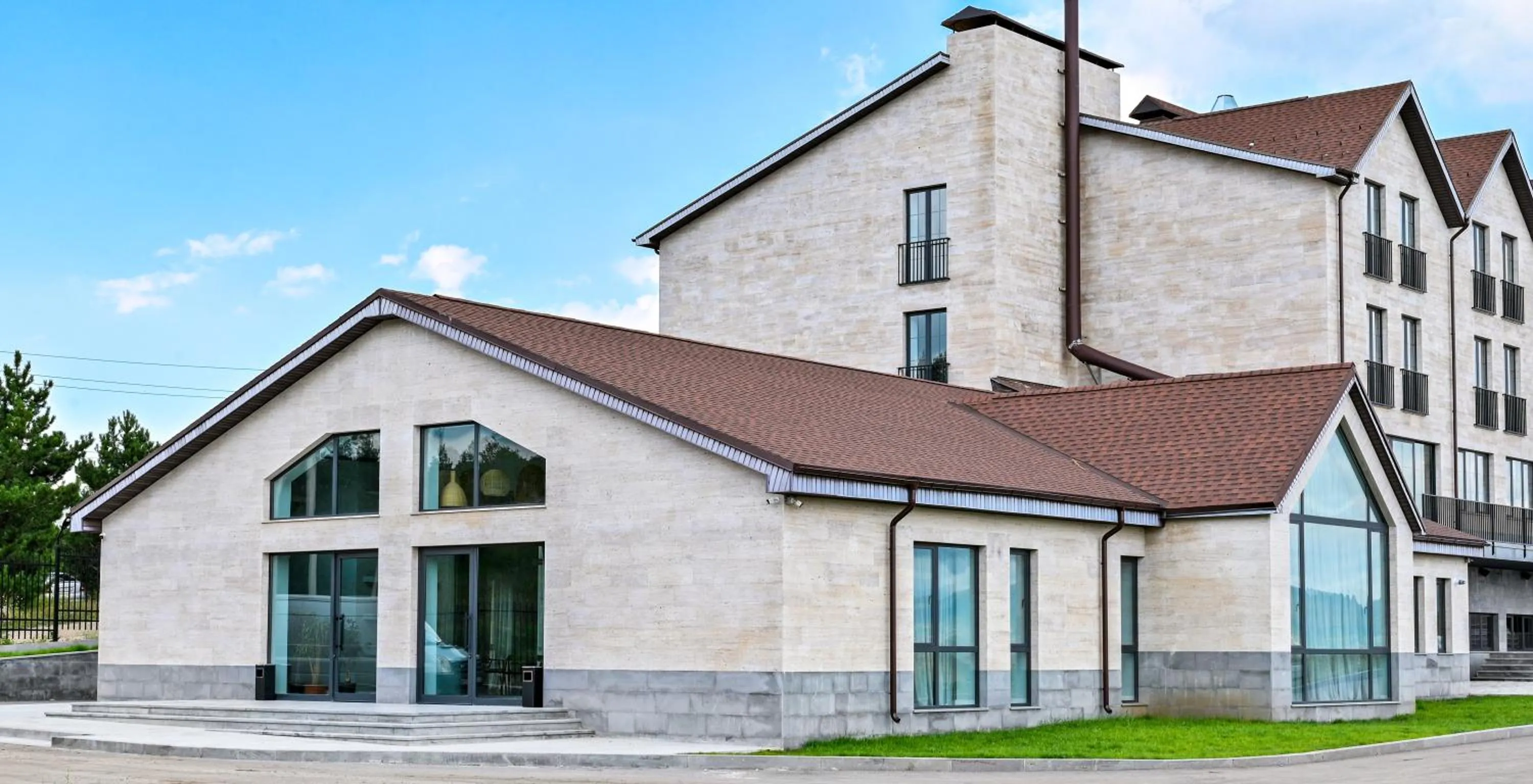 Property building in Stonehenge Hotel & Restaurant
