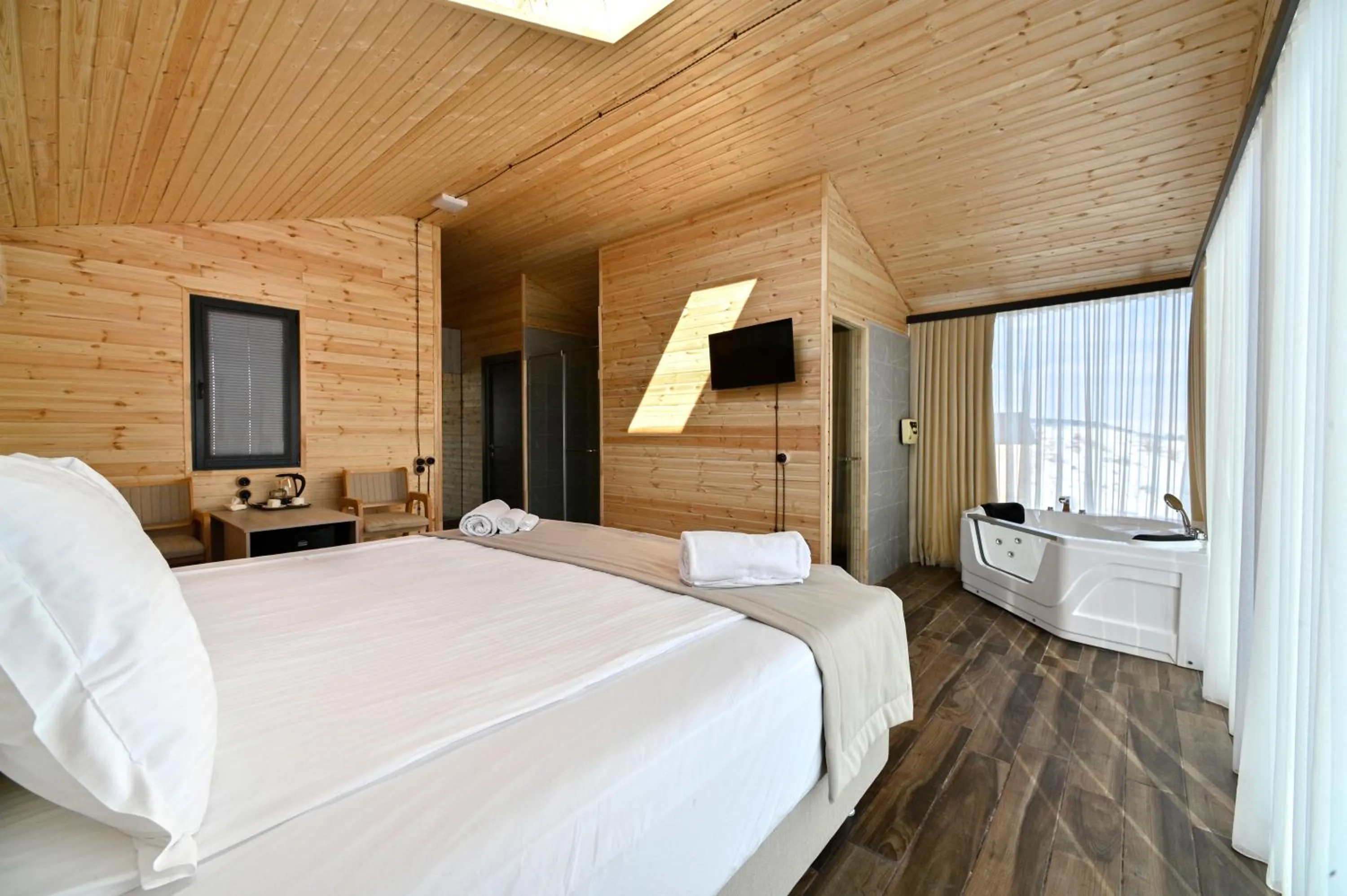 Bed in Stonehenge Hotel & Restaurant