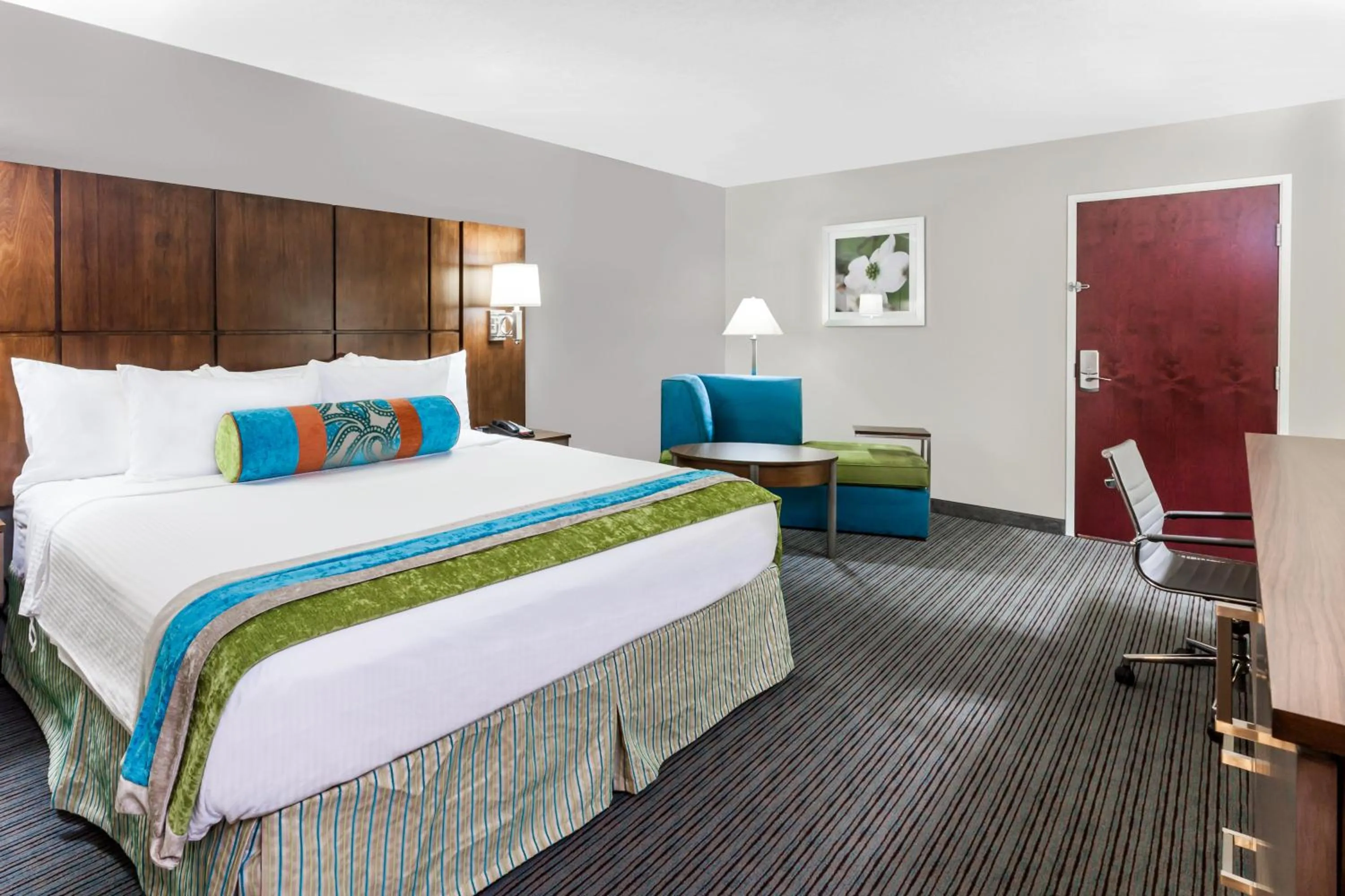 Photo of the whole room, Bed in Holiday Inn Hotel & Suites Oklahoma City North by IHG