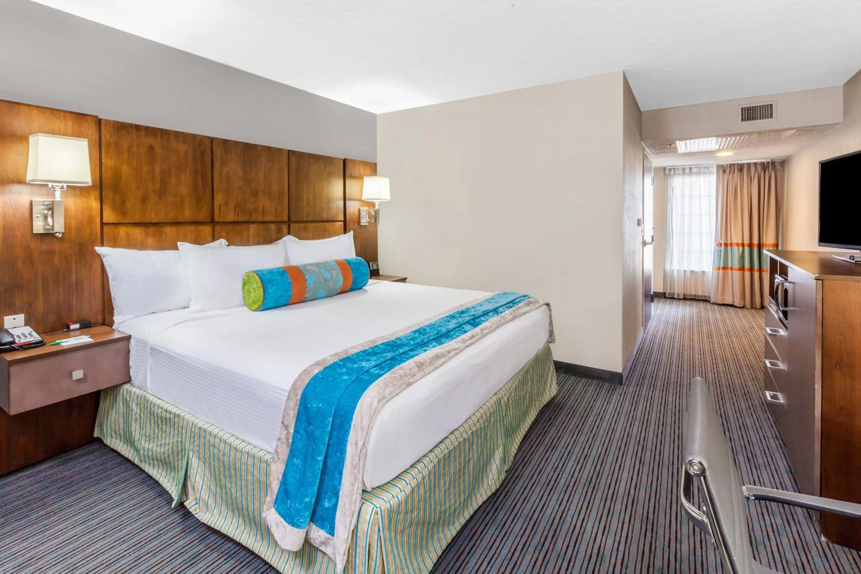 Bedroom, Bed in Holiday Inn Hotel & Suites Oklahoma City North by IHG