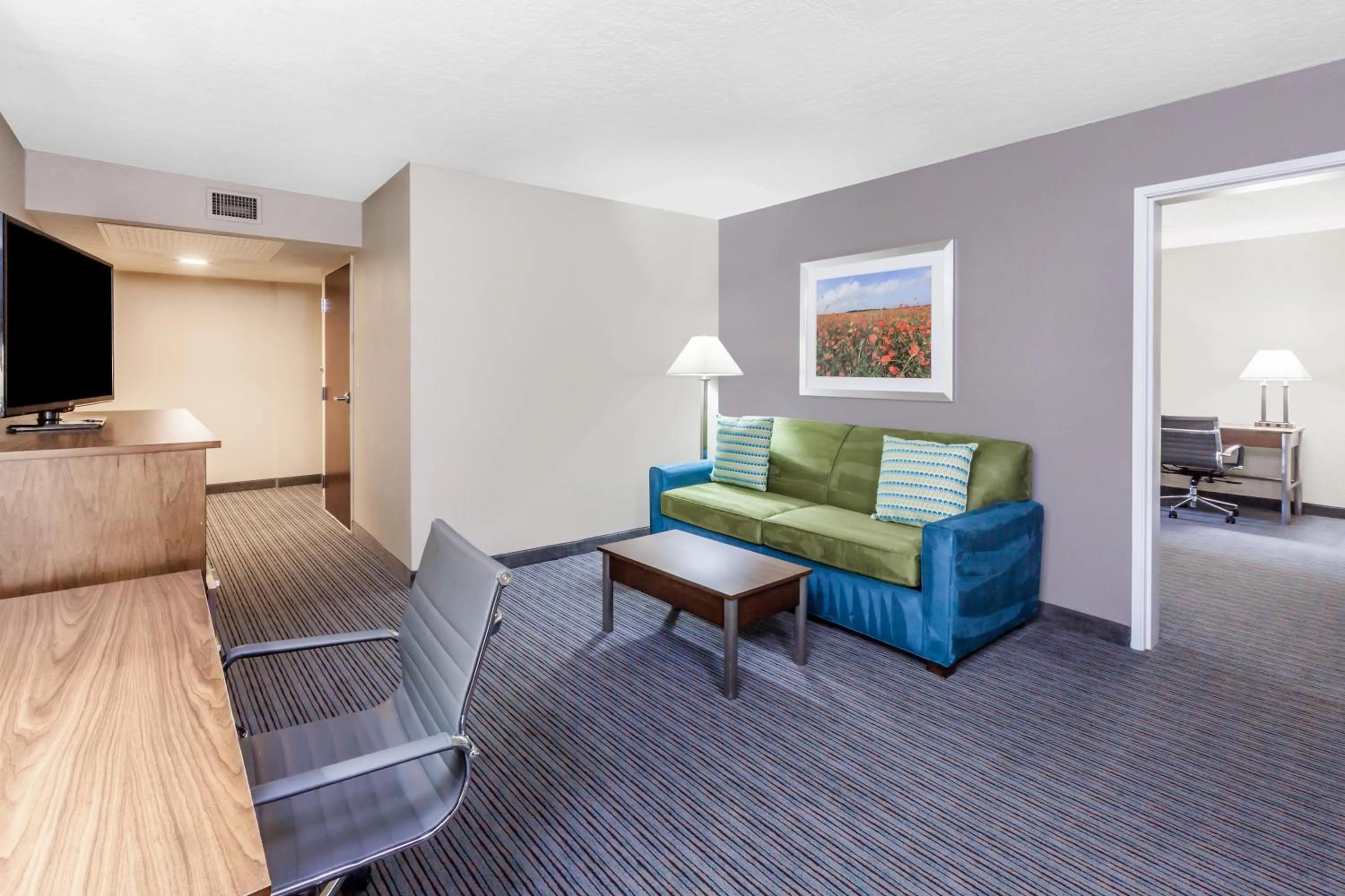 Photo of the whole room in Holiday Inn Hotel & Suites Oklahoma City North by IHG
