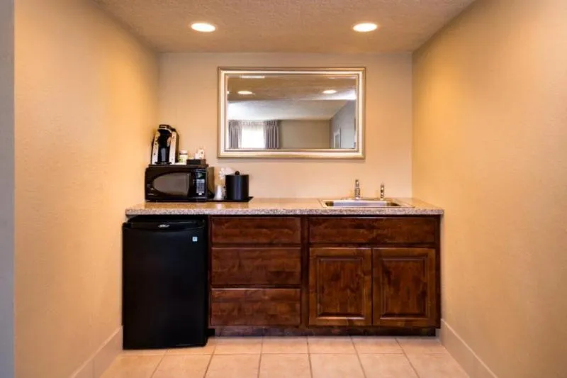 Coffee/tea facilities in Holiday Inn Hotel & Suites Oklahoma City North by IHG
