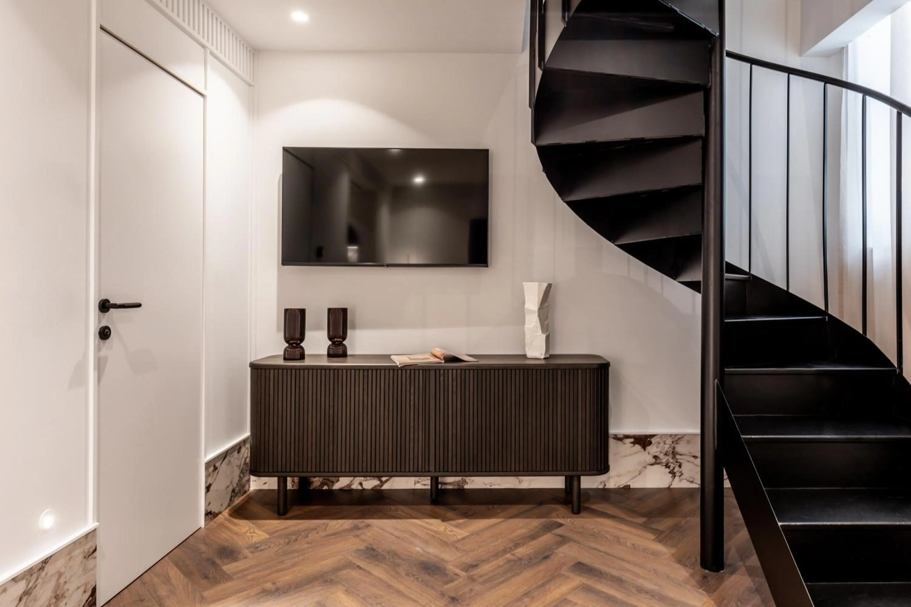 TV and multimedia in Rua Augusta