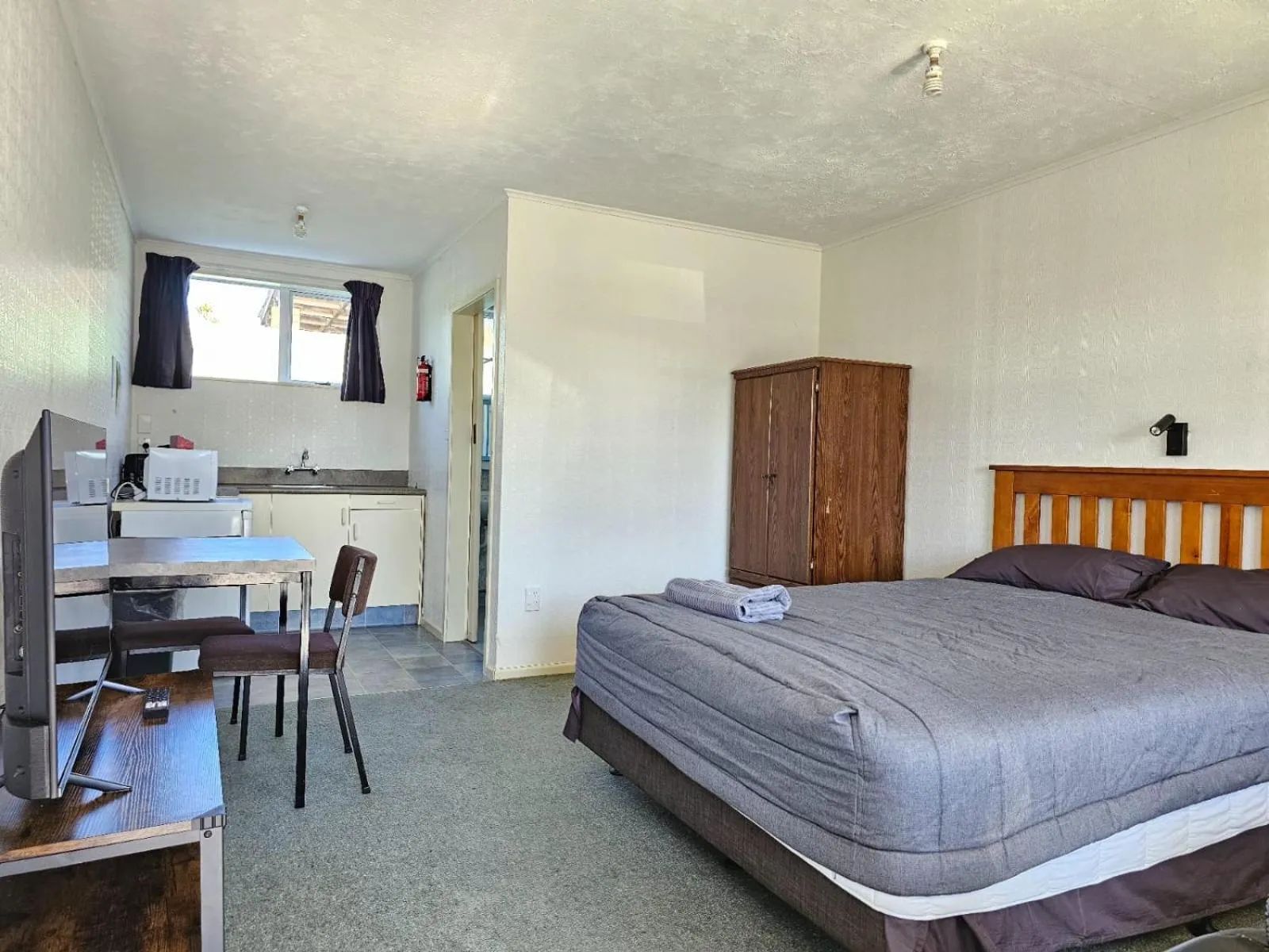 Bed in 45 On Avenal Motel