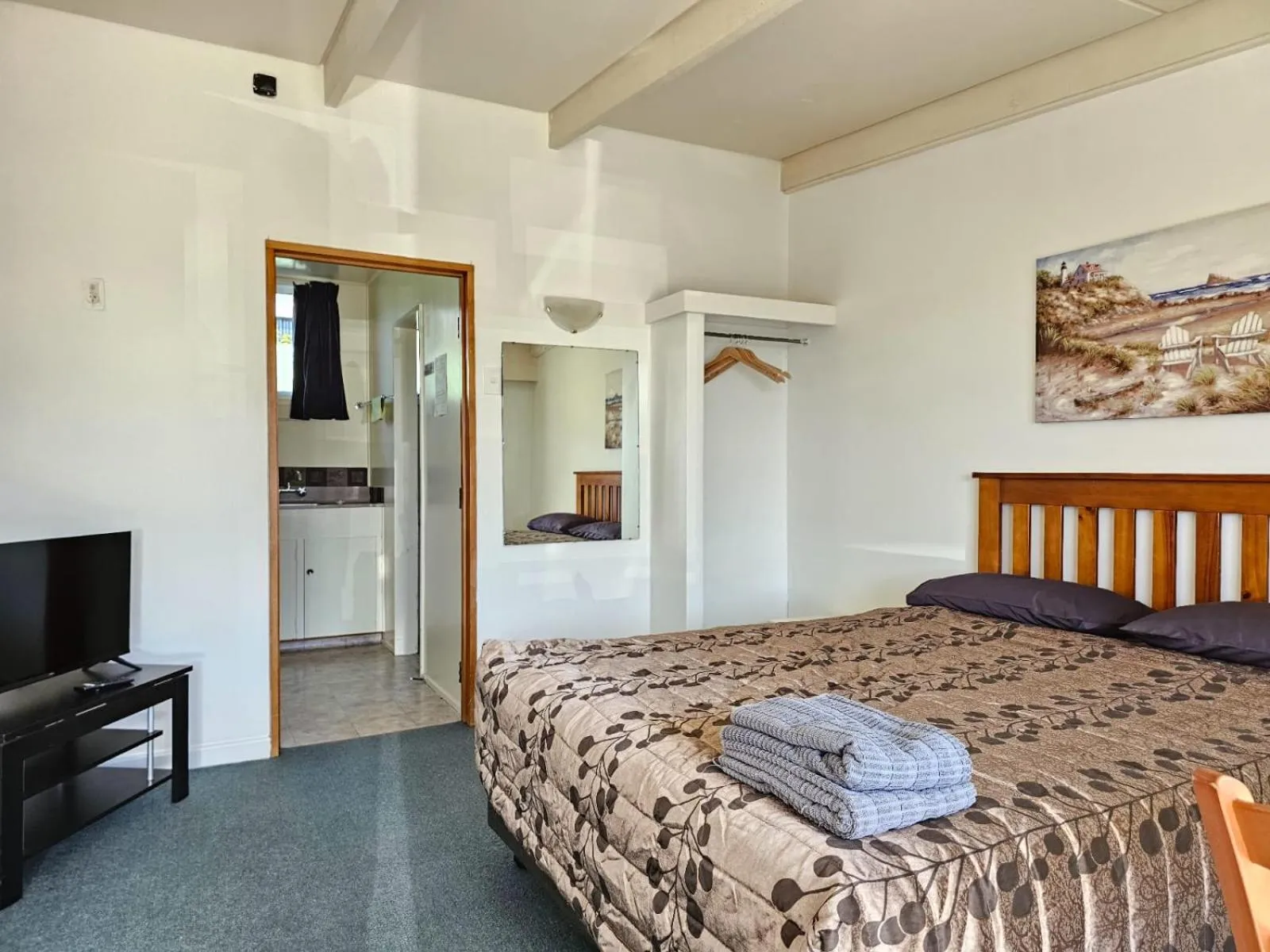 Bed in 45 On Avenal Motel