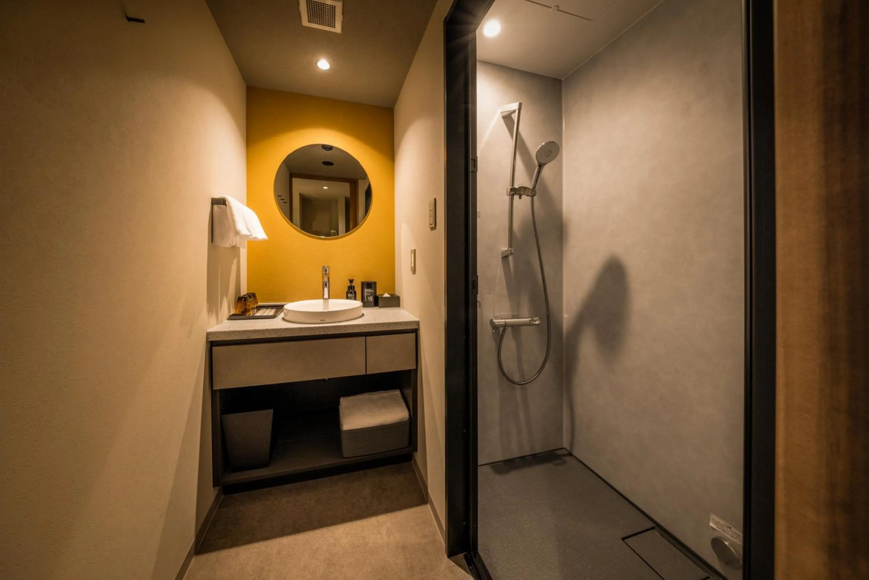 Shower in &Here SHINJUKU