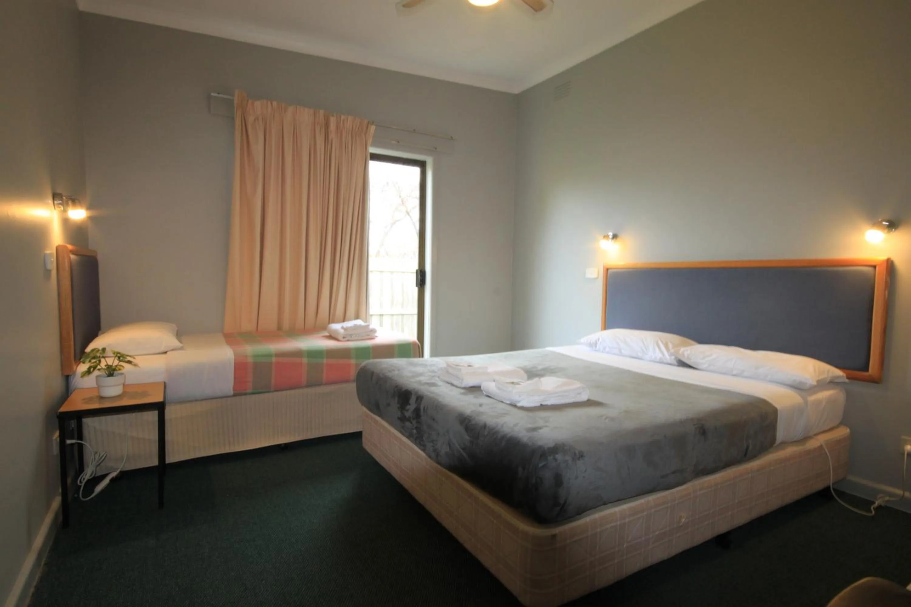 Bed in Pelicans Motel San Remo