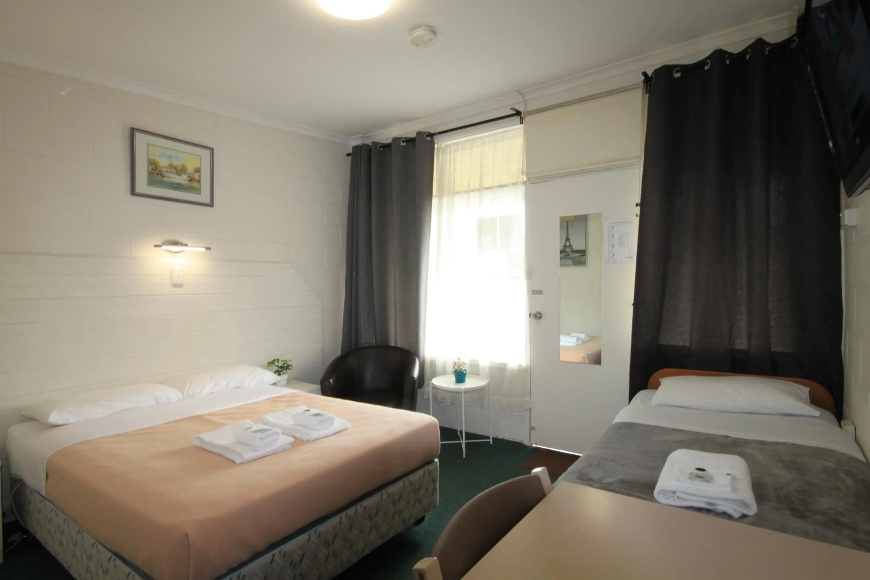 Bed in Pelicans Motel San Remo