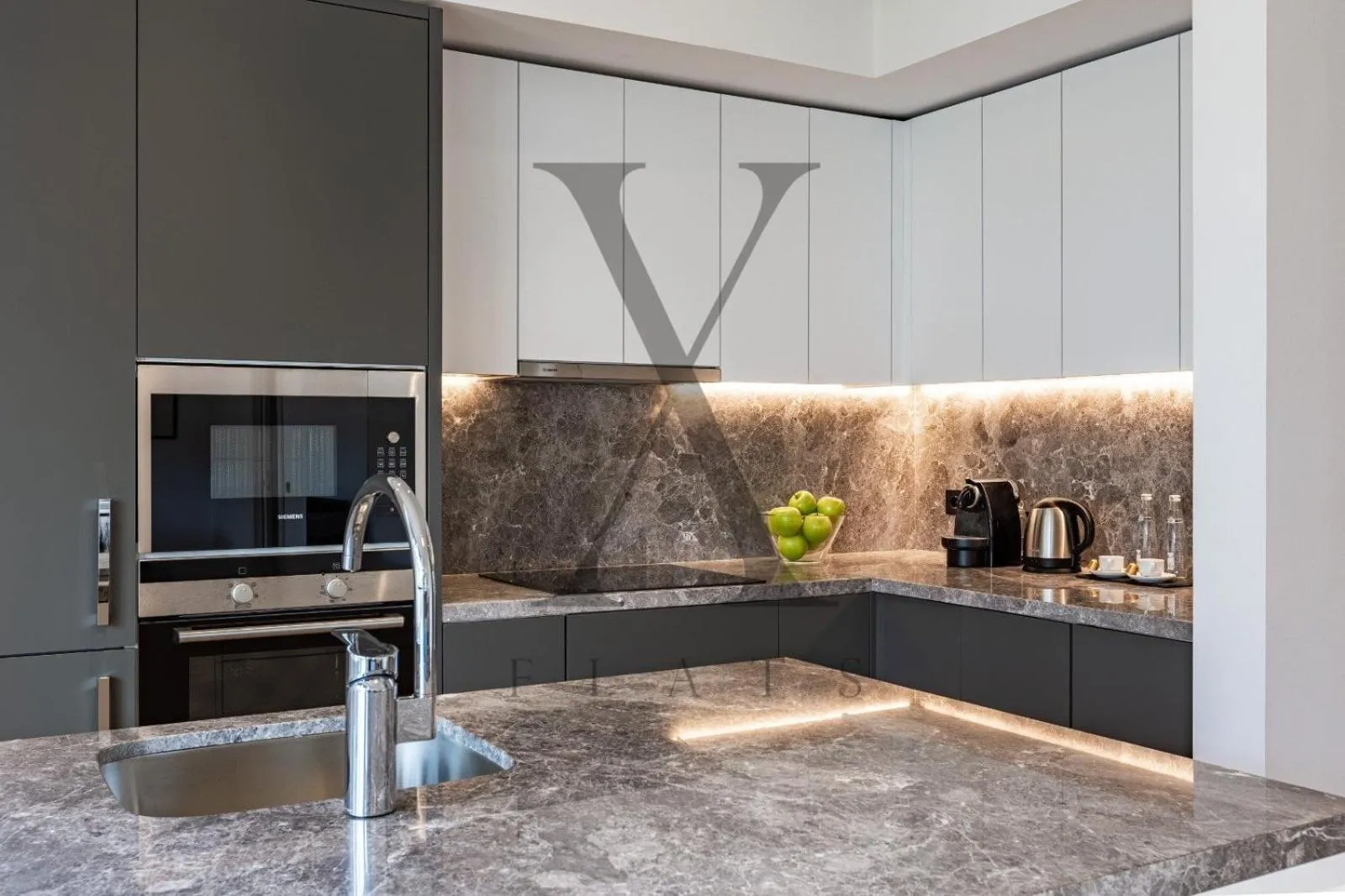 microwave in X Flats Kaiser