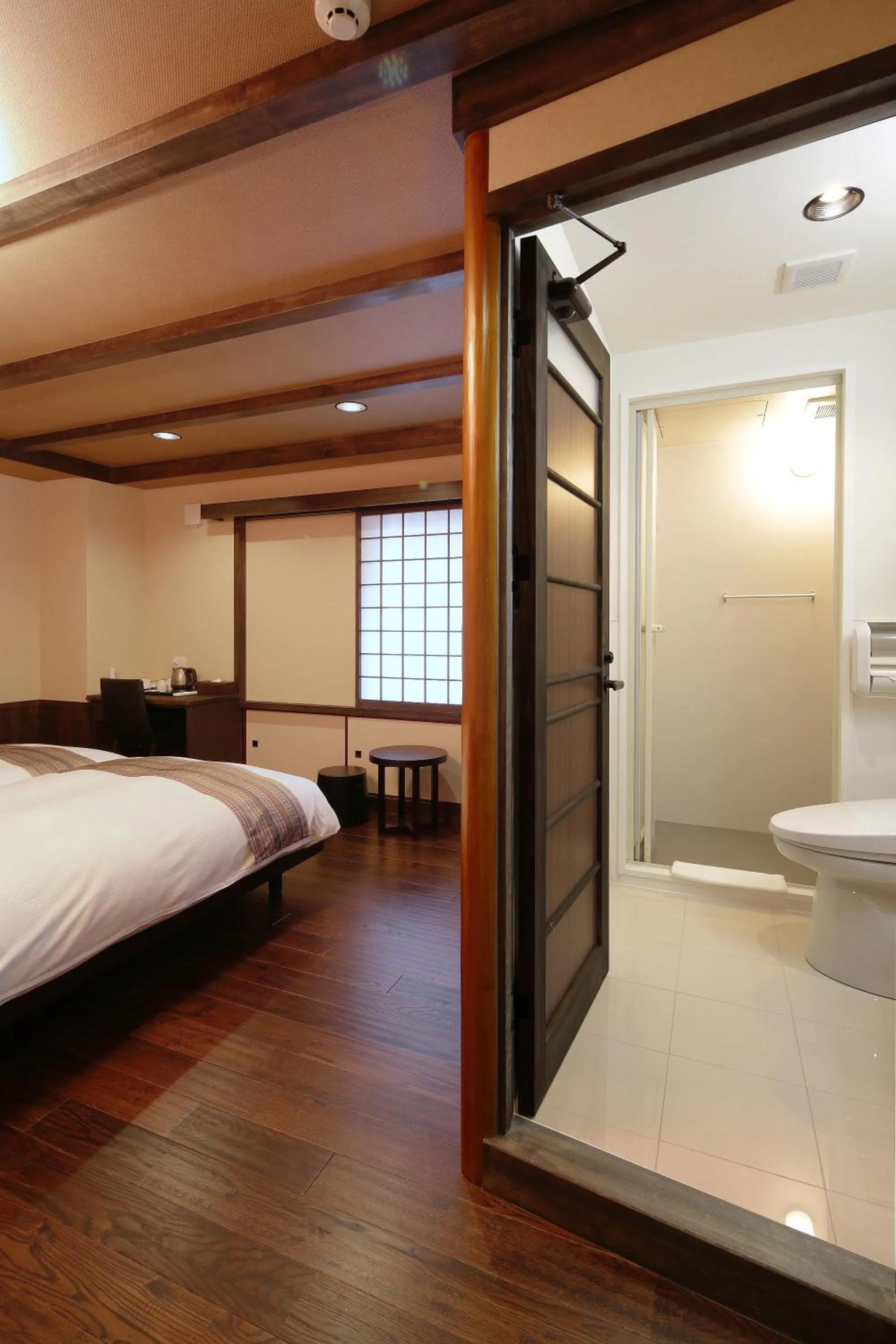 Photo of the whole room, Bed in Kyomachiya Ryokan Sakura Urushitei