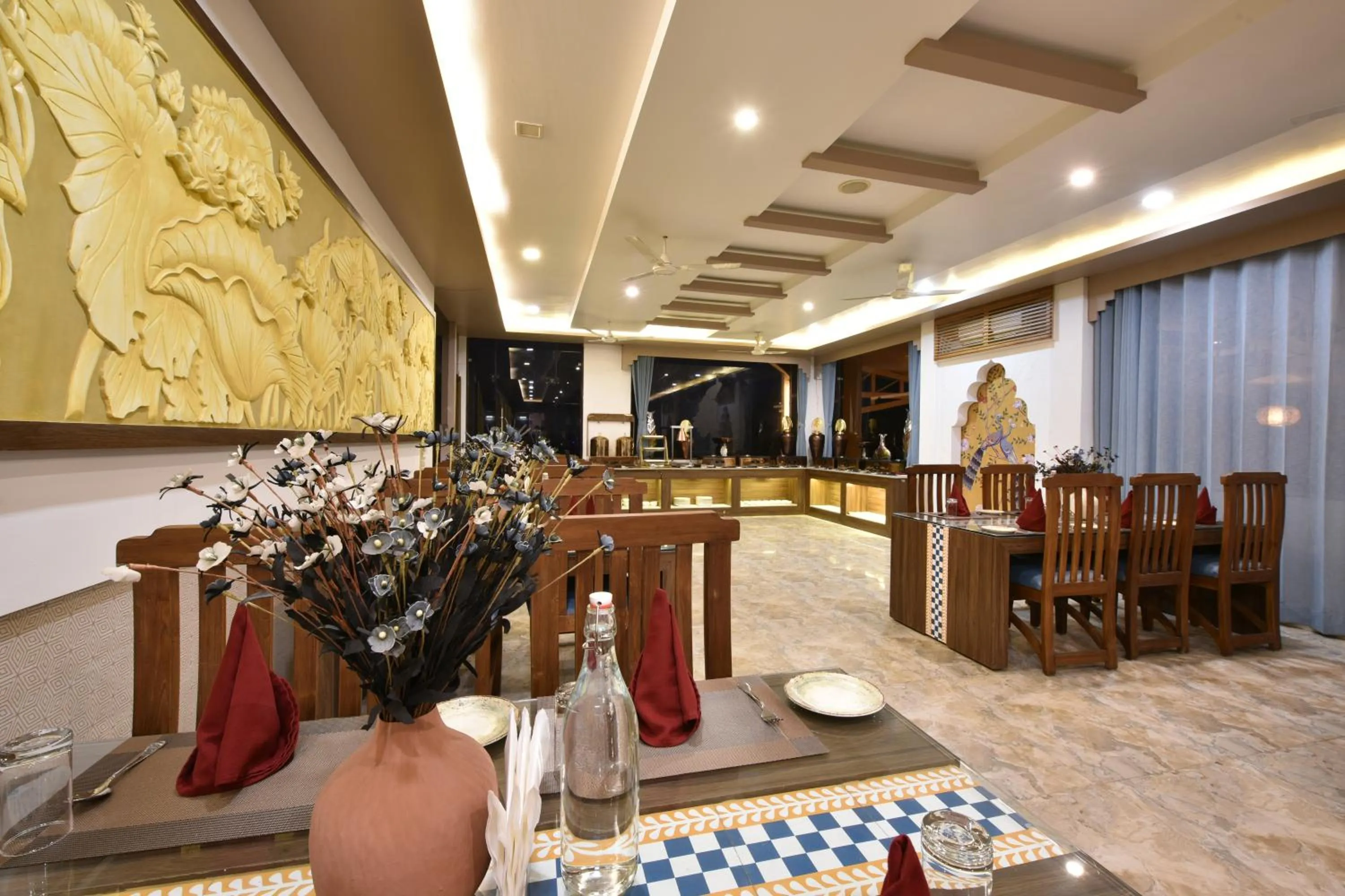 Restaurant/places to eat in Tiaraa Lite A Ganges Retreat