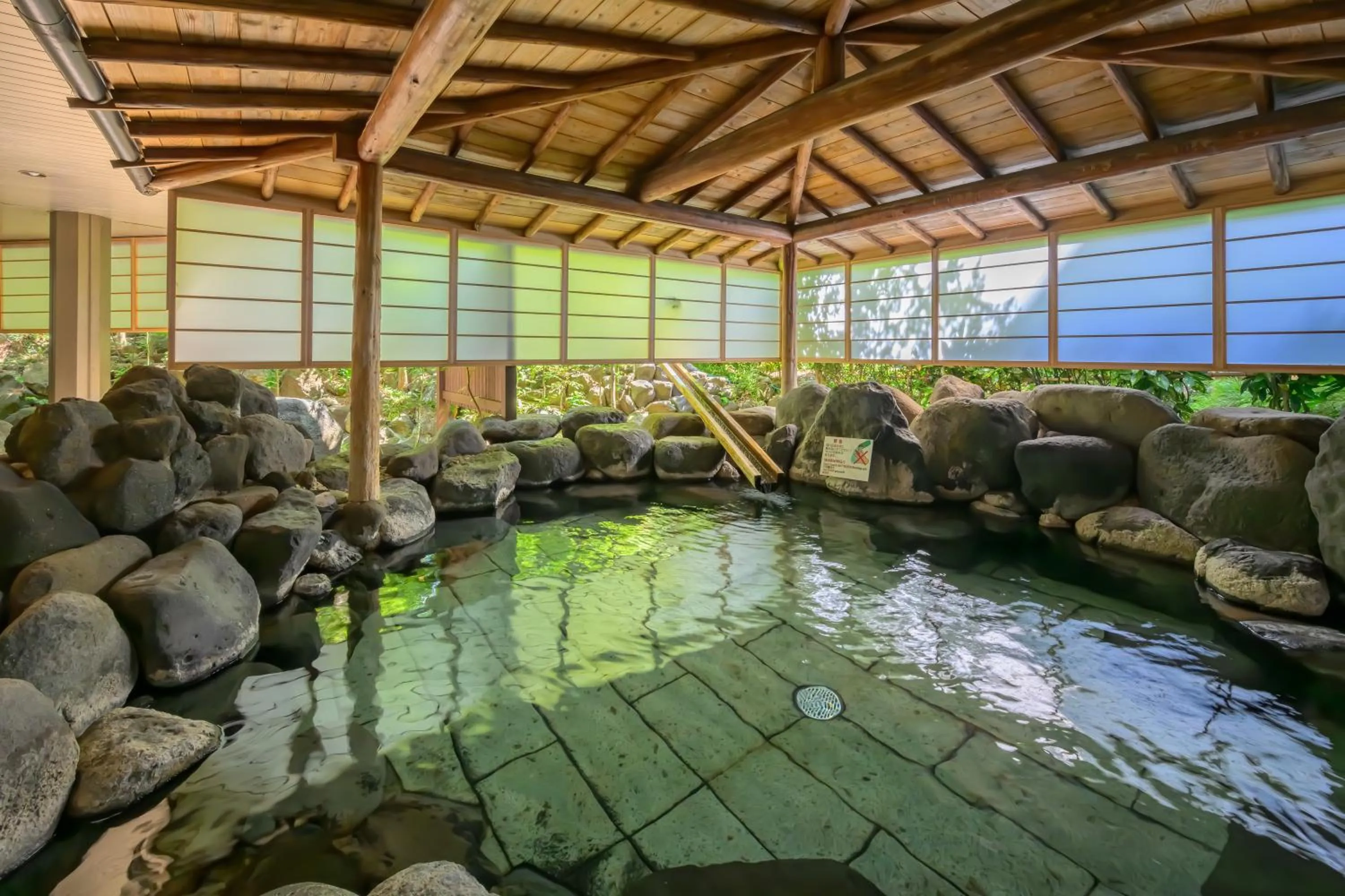Hot Spring Bath in Senkeien Tsukioka Hotel