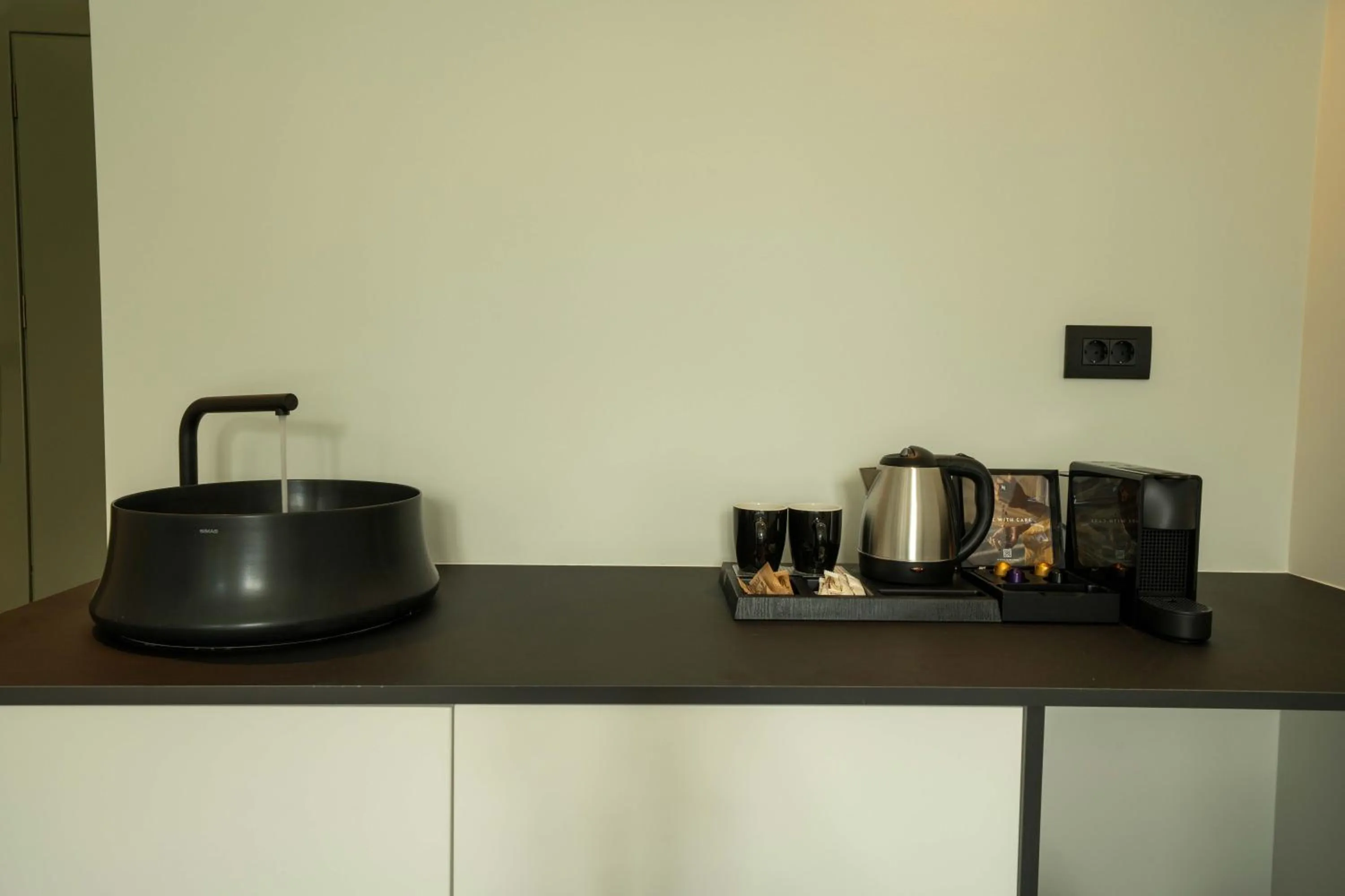 Coffee/tea facilities in Whisper Athens Suites