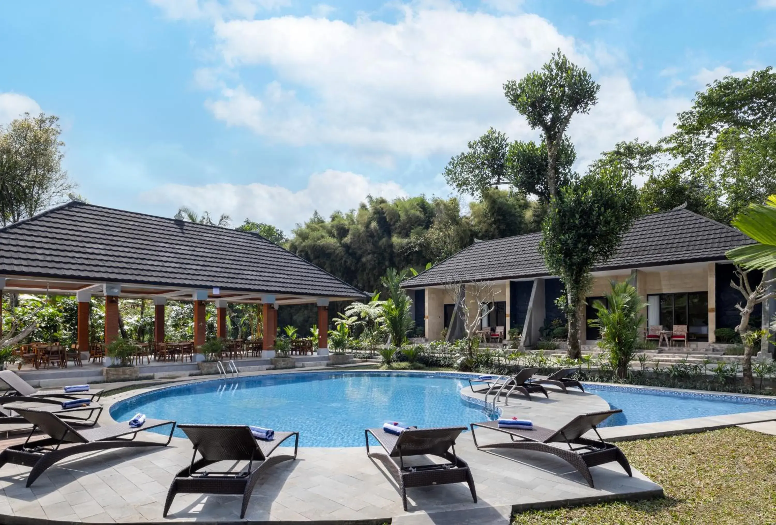 Deluxe One Bedroom Pool View in Senetan Villas and Spa Resort Deluxe One Bedroom Pool View in Senetan Villas and Spa Resort