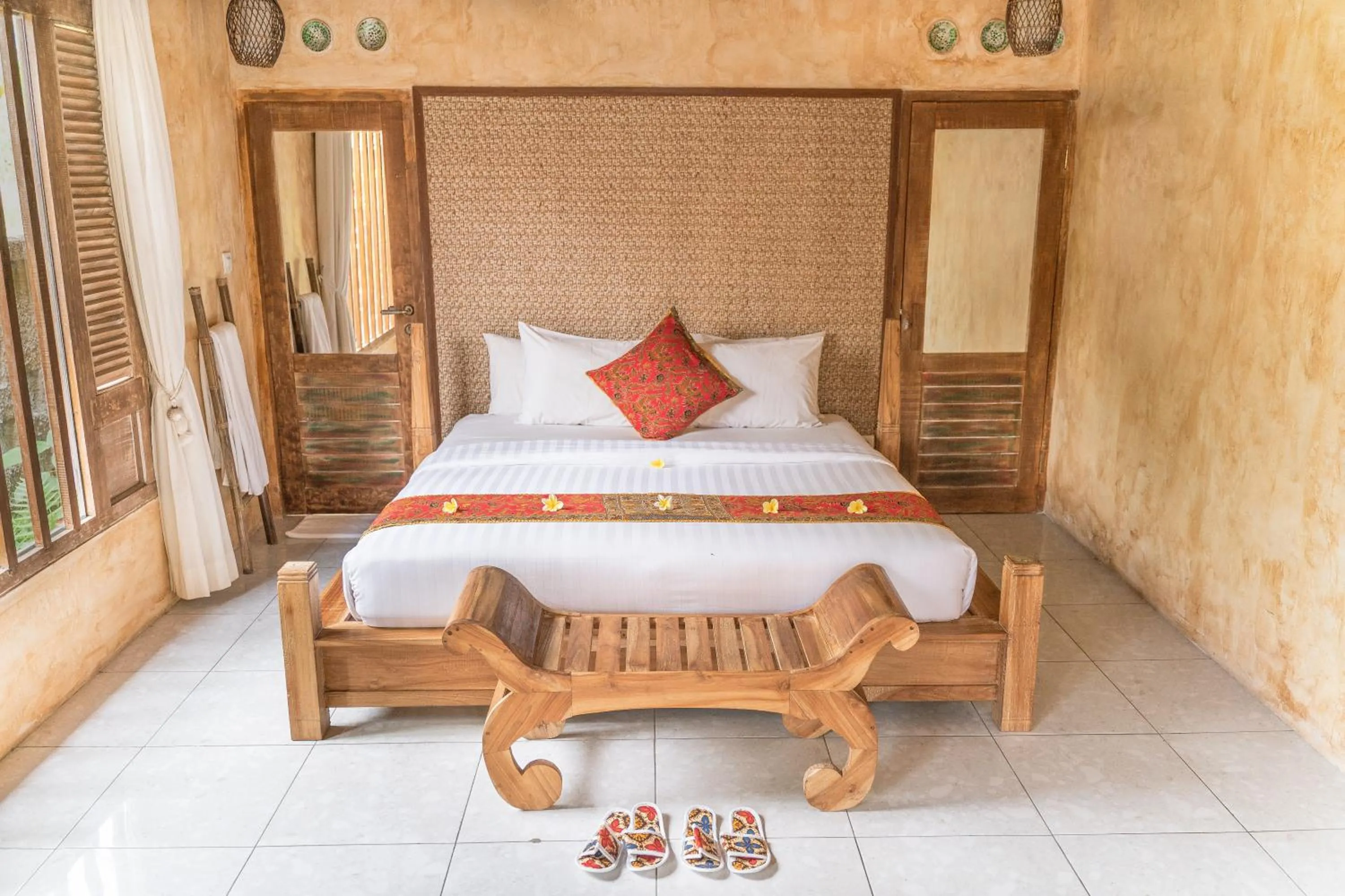 Bed in Senetan Villas and Spa Resort