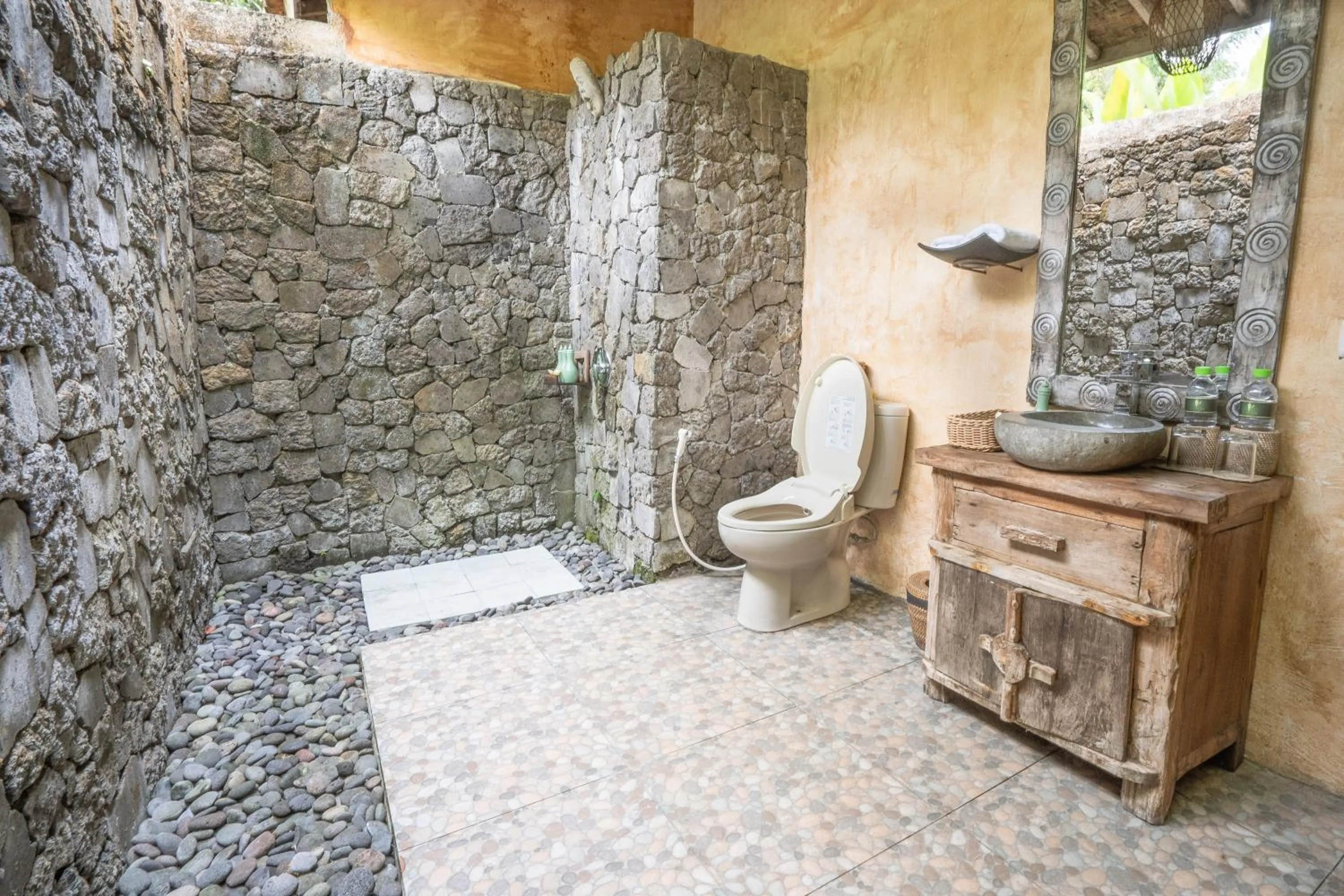 Shower in Senetan Villas and Spa Resort