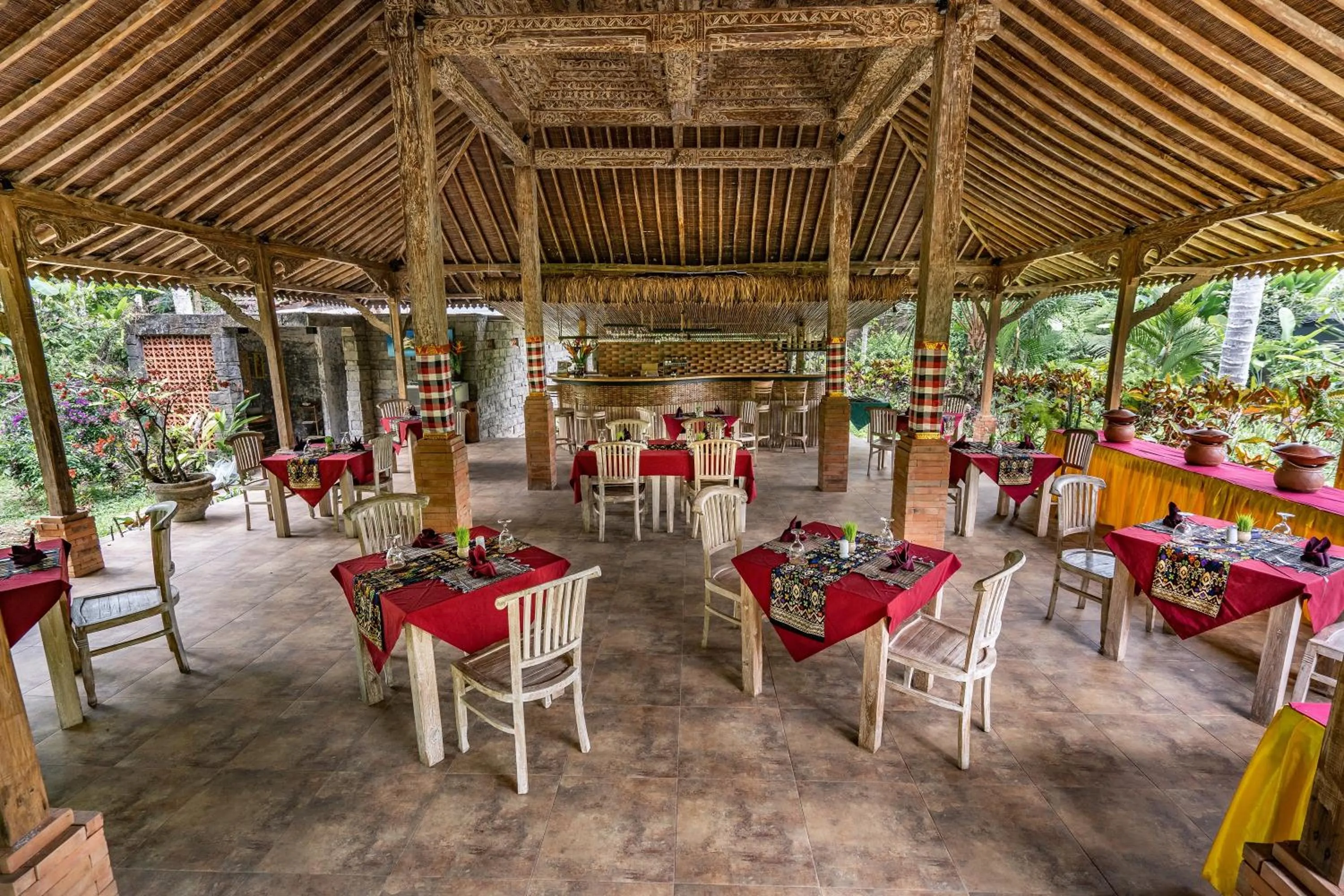 Restaurant/places to eat in Senetan Villas and Spa Resort