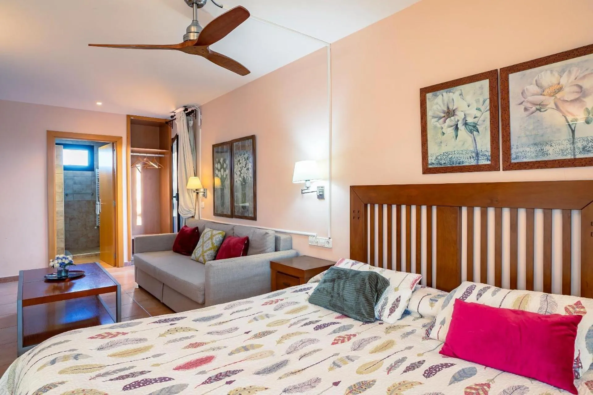 Decorative detail, Bed in Hotel Era Conte