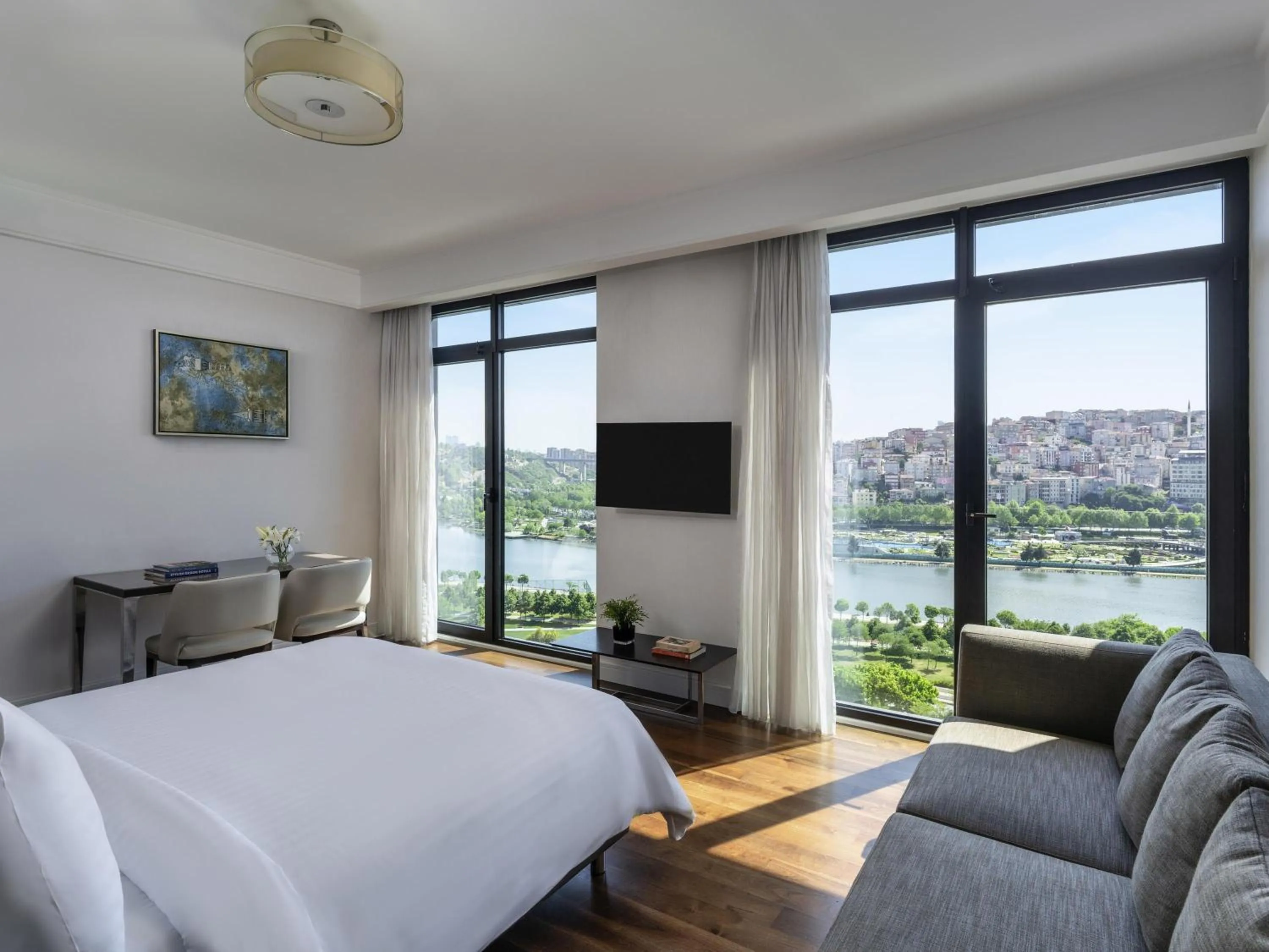 Bedroom, Bed in Mövenpick Istanbul Hotel Golden Horn