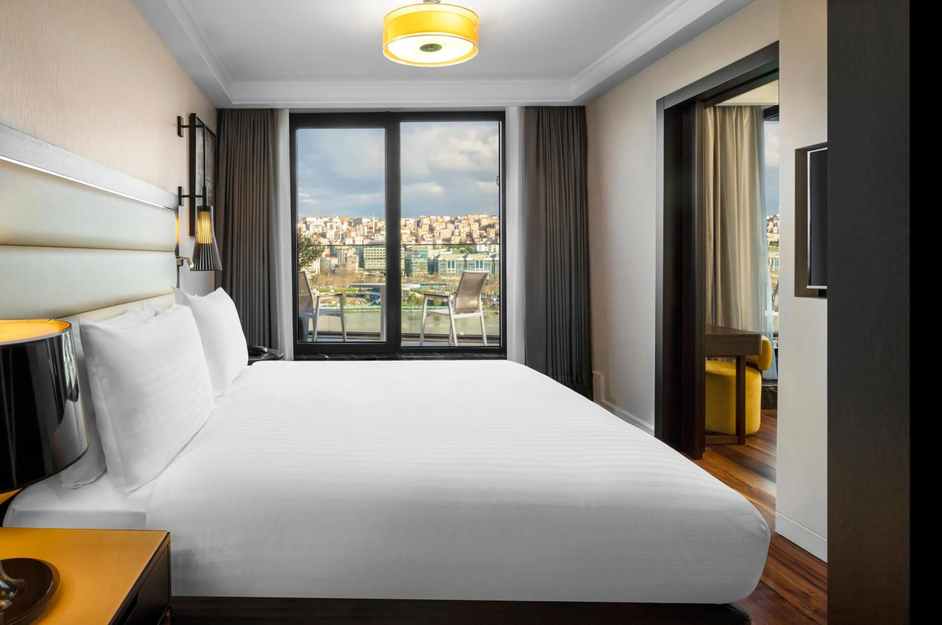 Bedroom, Bed in Mövenpick Istanbul Hotel Golden Horn