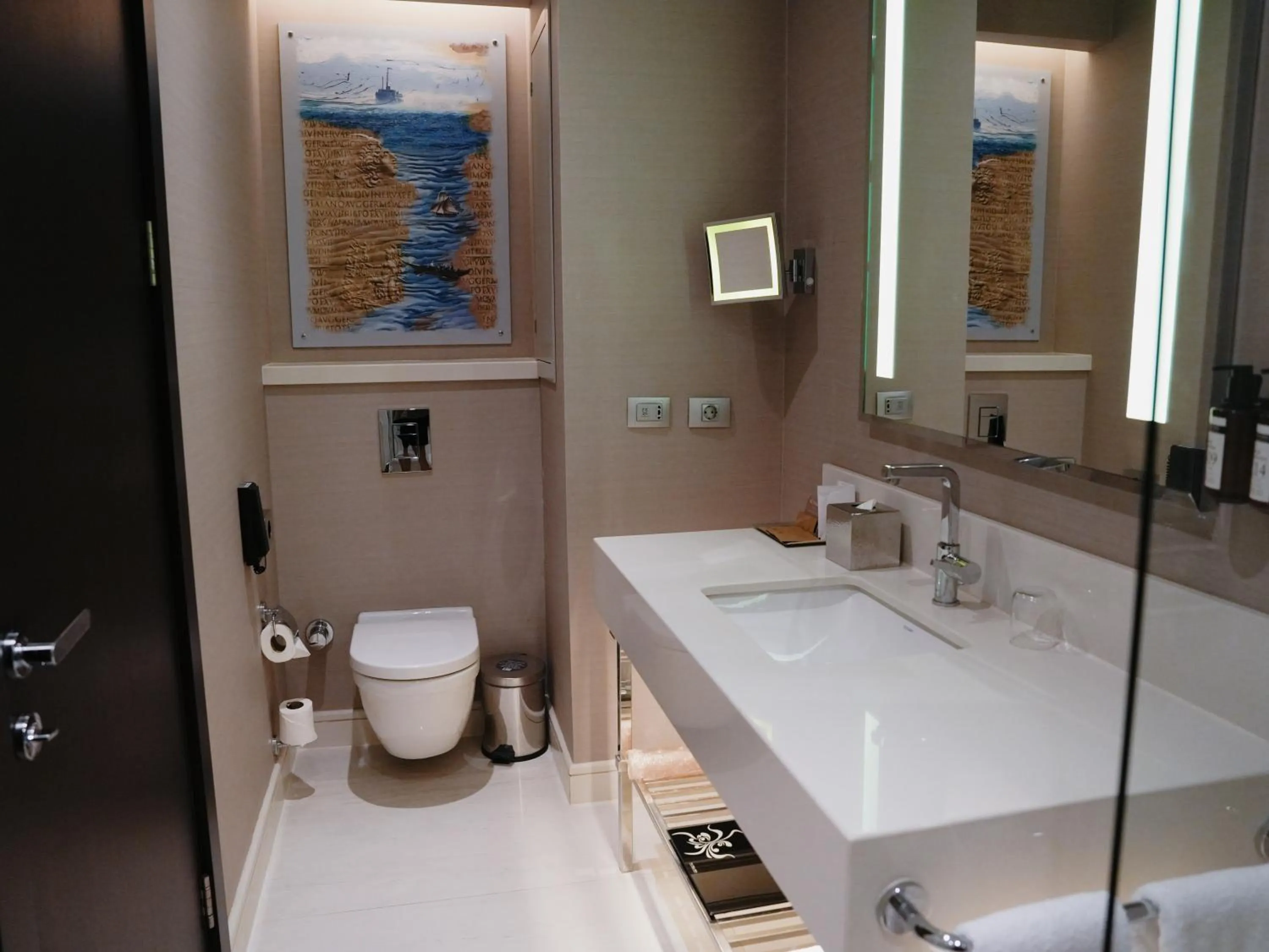 Text overlay in Mövenpick Istanbul Hotel Golden Horn