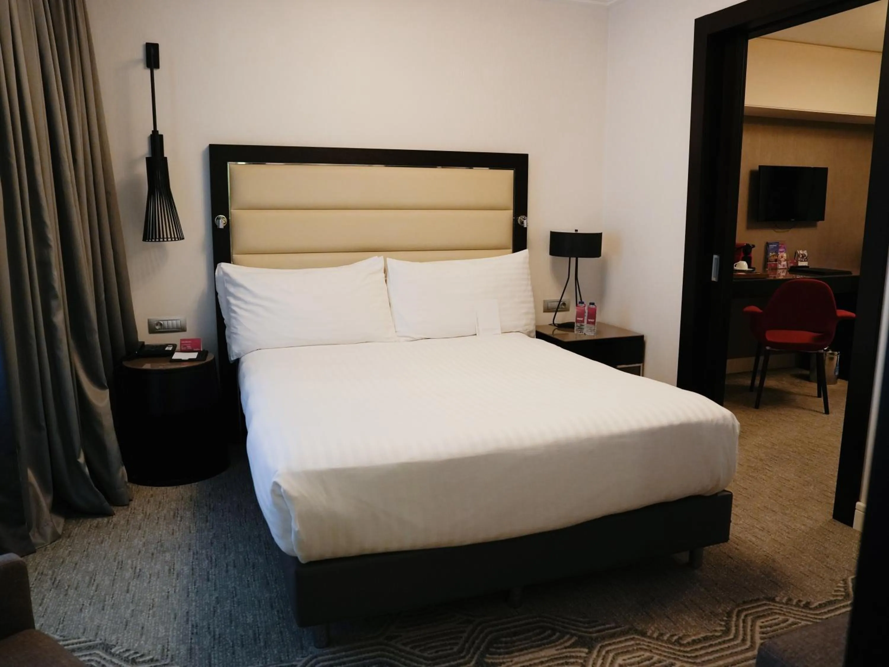 Bedroom, Bed in Mövenpick Istanbul Hotel Golden Horn