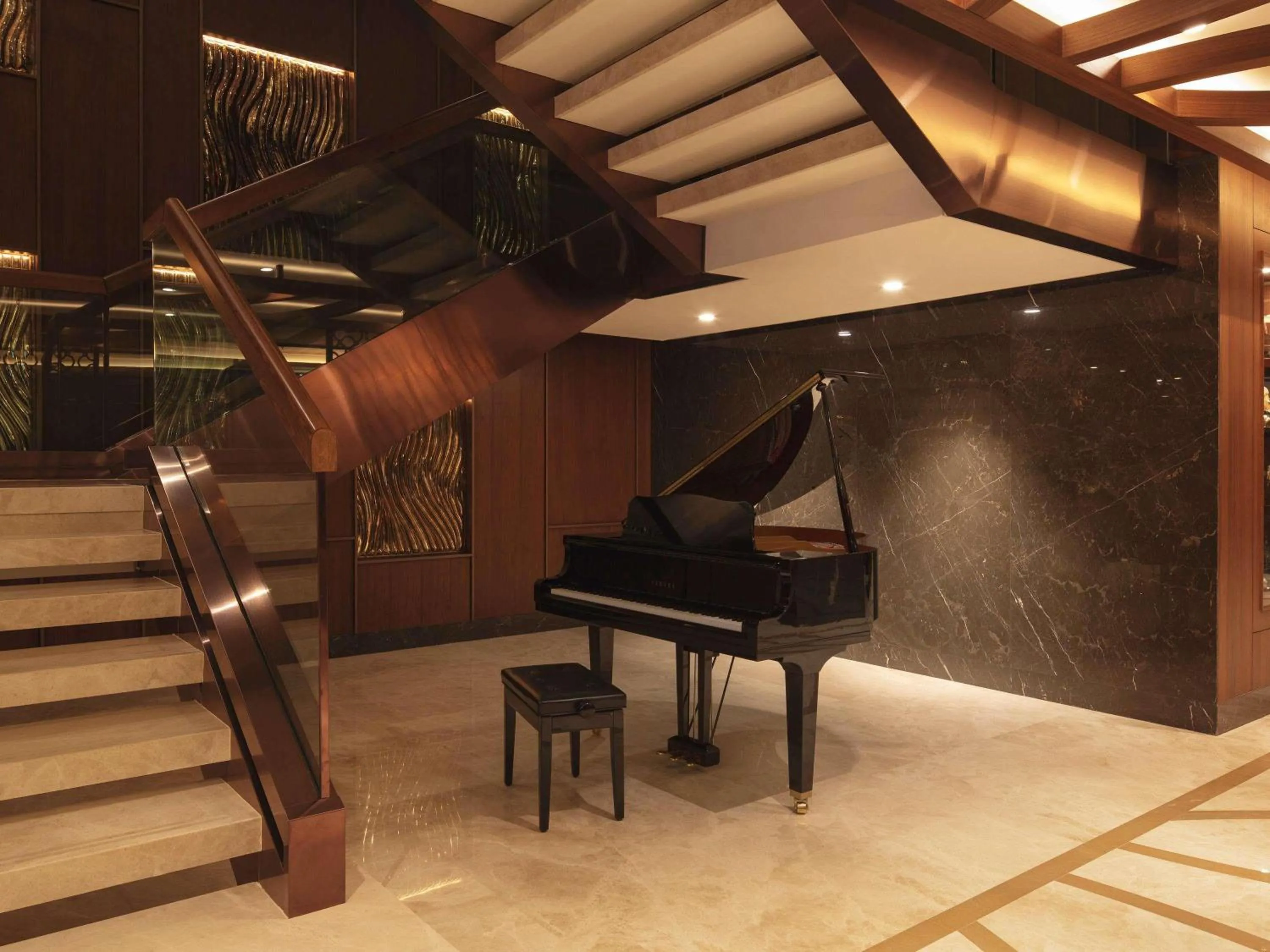 Lounge or bar in Mövenpick Istanbul Hotel Golden Horn