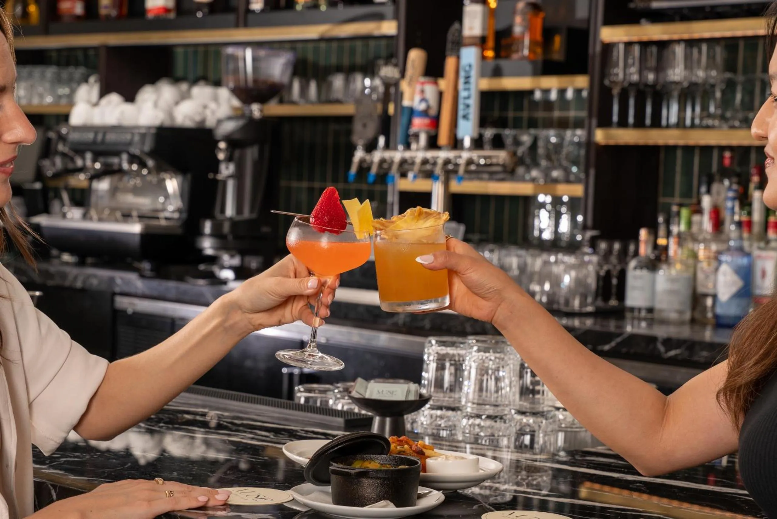 Lounge or bar in Toor Hotel Toronto, Part Of Jdv By Hyatt