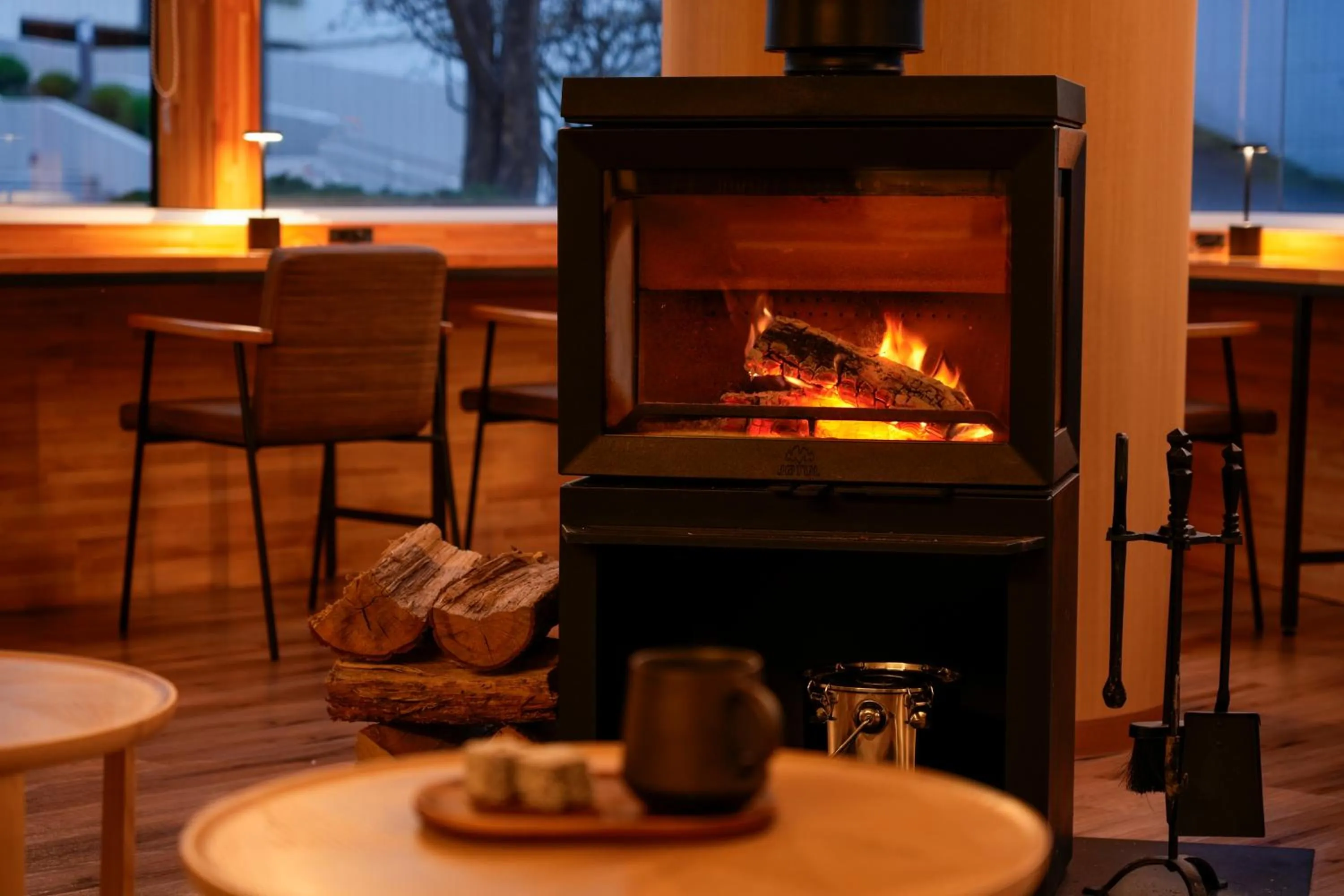 Restaurant/places to eat in adex Inn