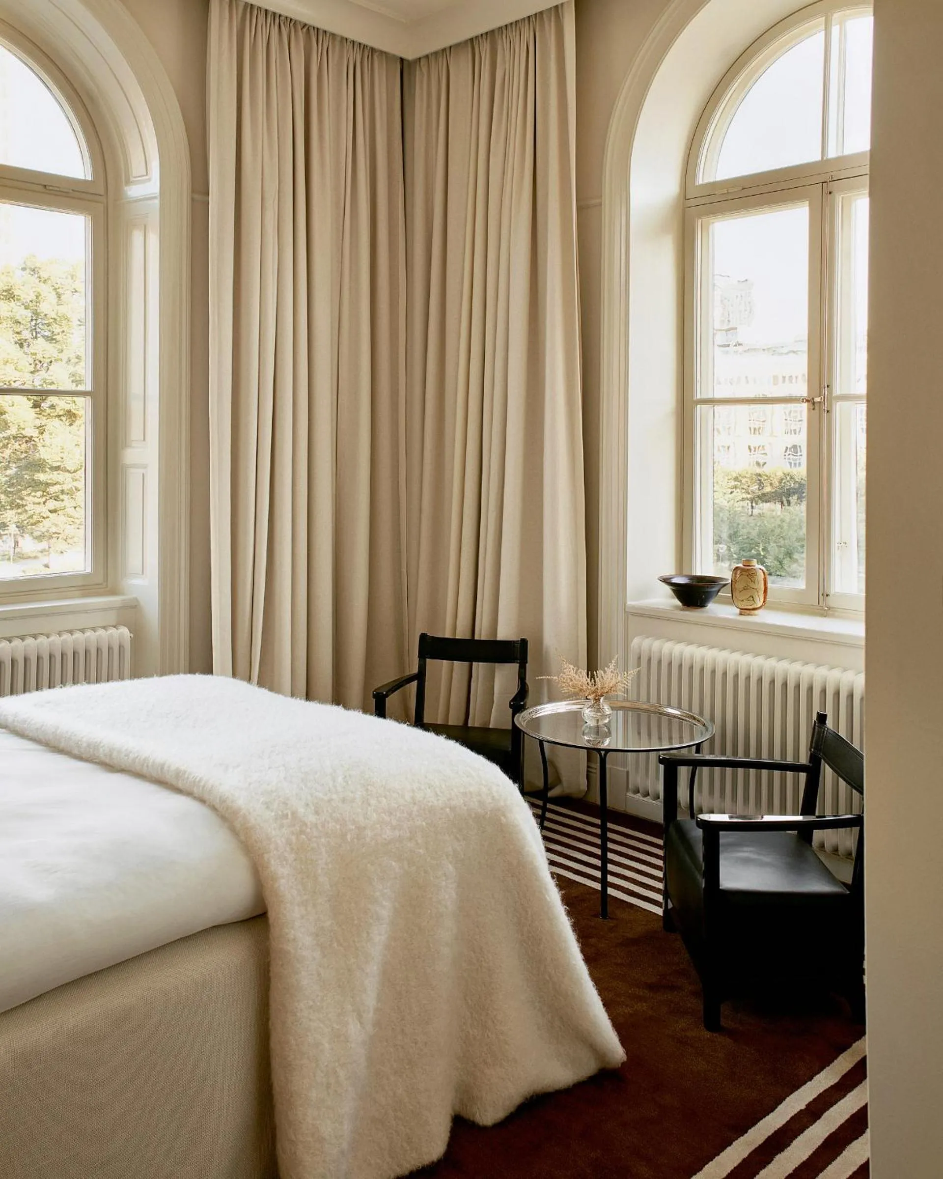 View (from property/room), Bed in Stockholm Stadshotell