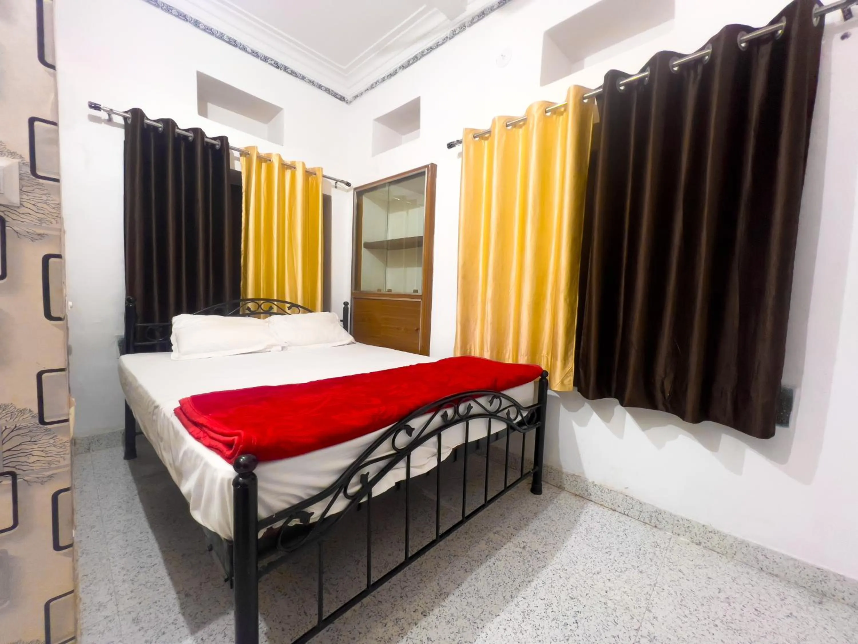 Bed in Multiple Stories, Udaipur