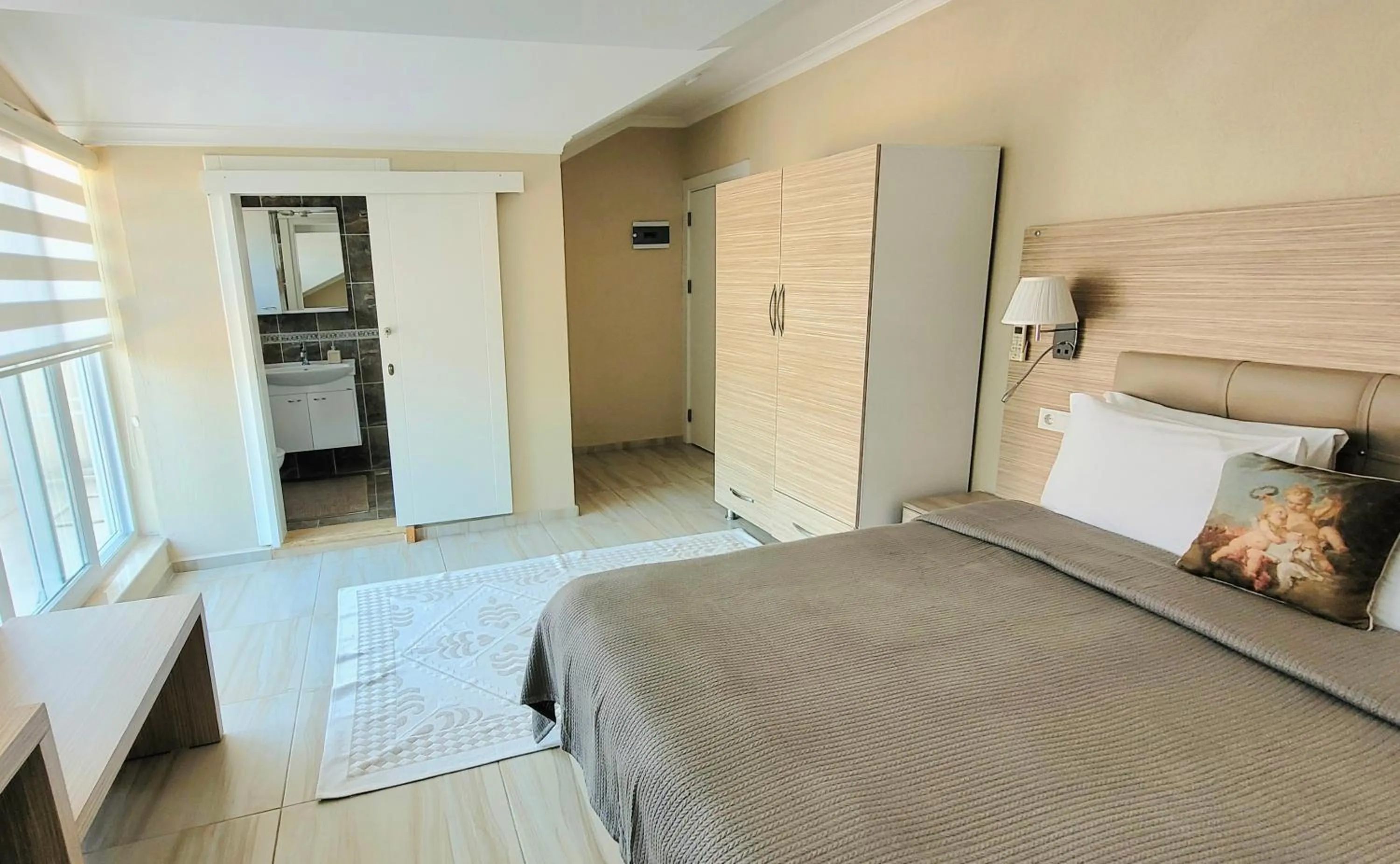 Photo of the whole room in Arp Dalyan