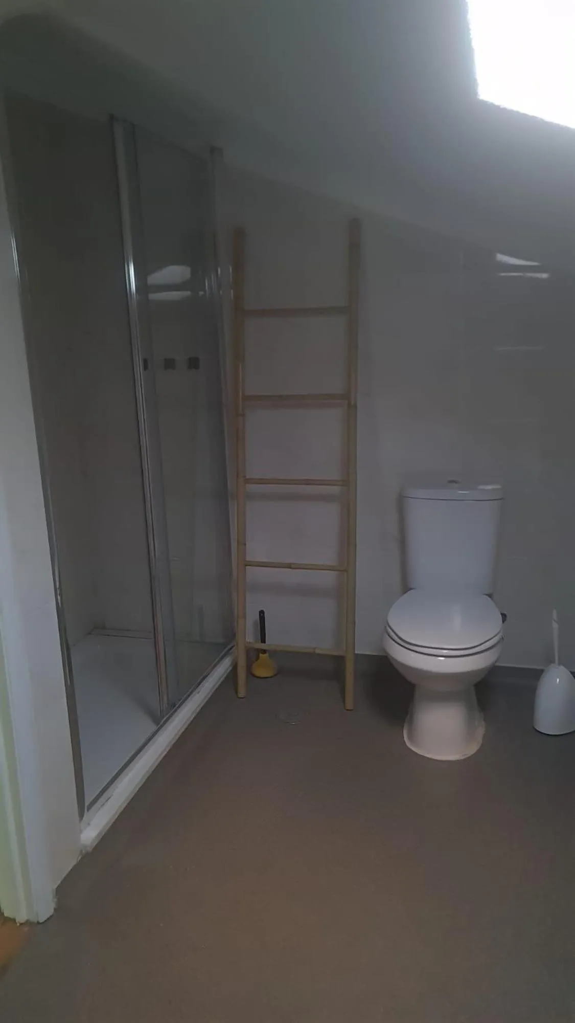 Shower in Hostel Jardins de São Luís