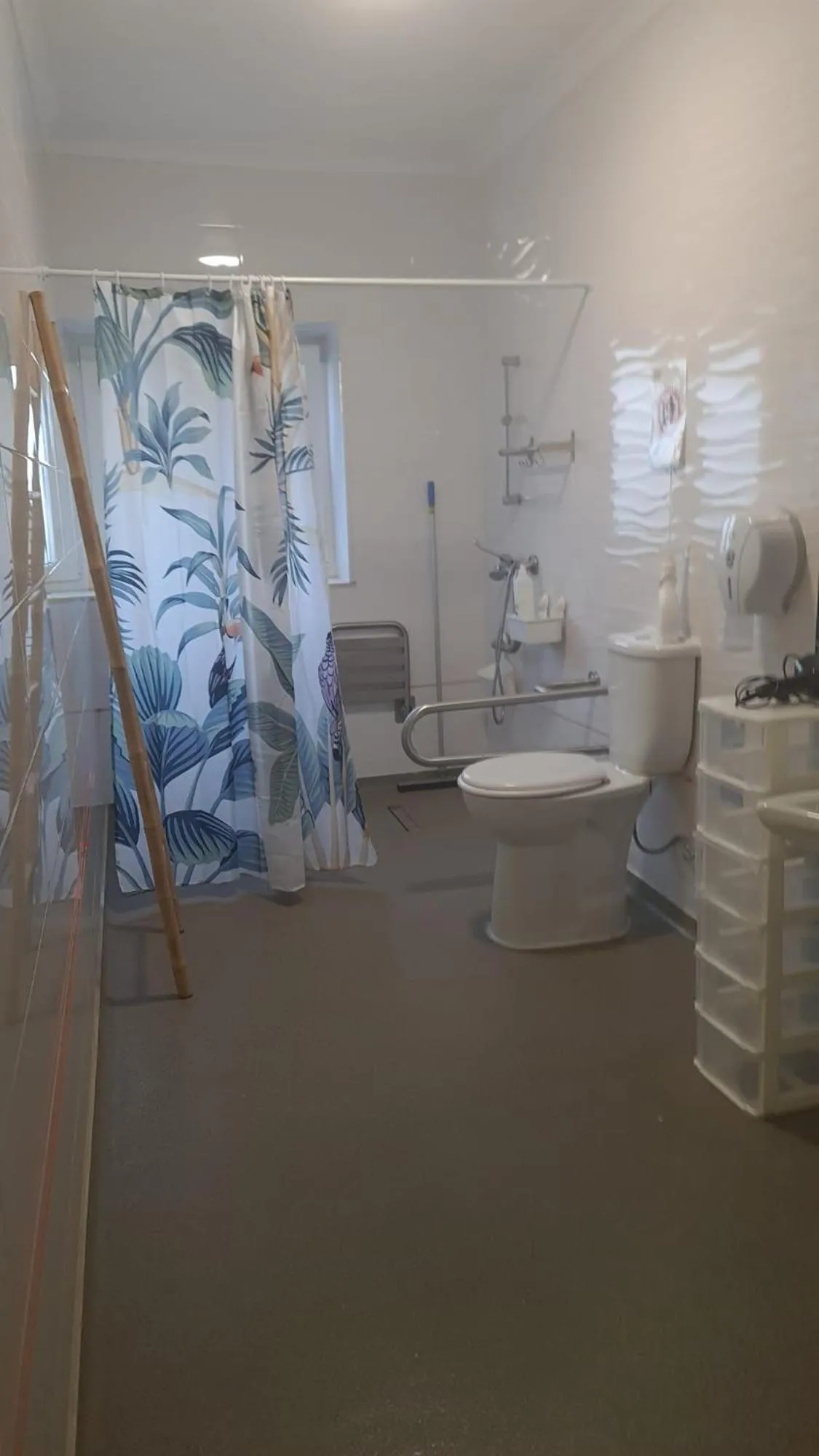 Shower in Hostel Jardins de São Luís